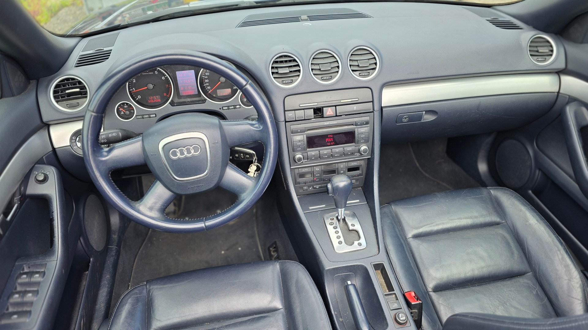 AUDI A4 Cabriolet 2.0T FSI multitronic-image-9