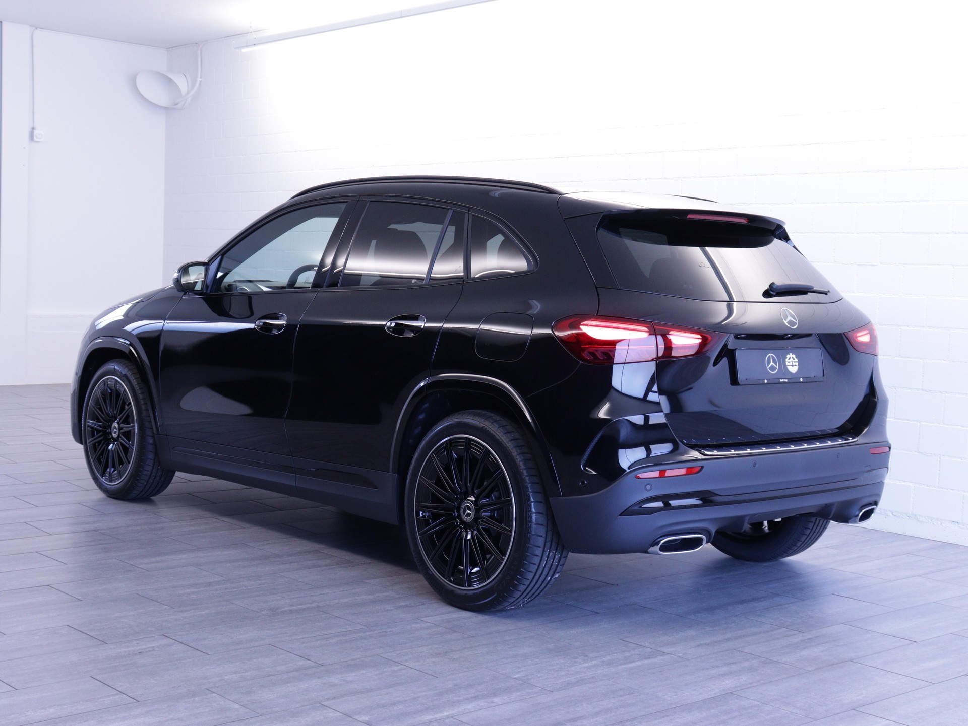 MERCEDES-BENZ GLA 220 d Swiss Star AMG Line 4matic-showroom-element-3