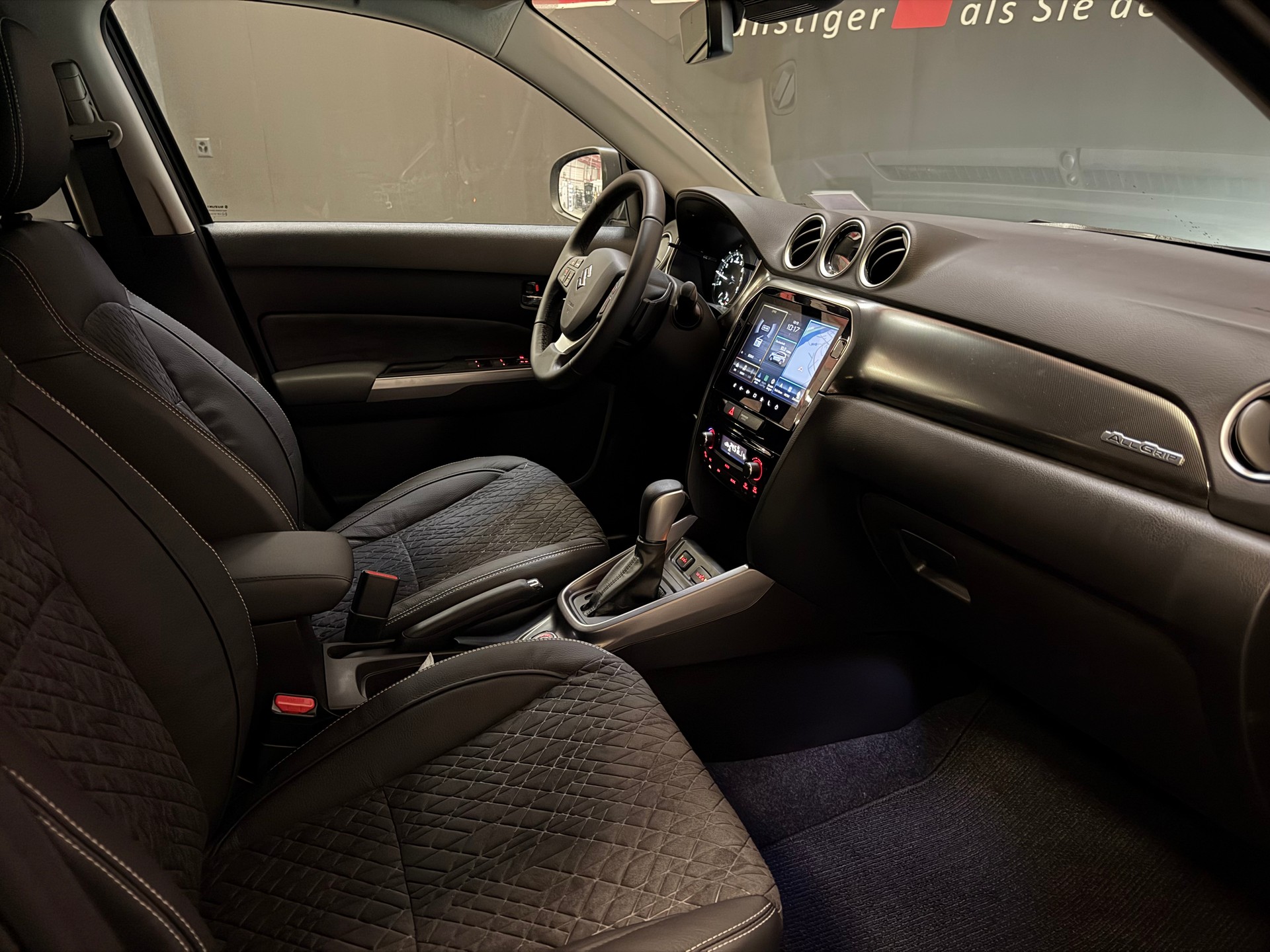 SUZUKI Vitara 1.4 Boosterjet Compact Top 4x4 Hybrid-image-16