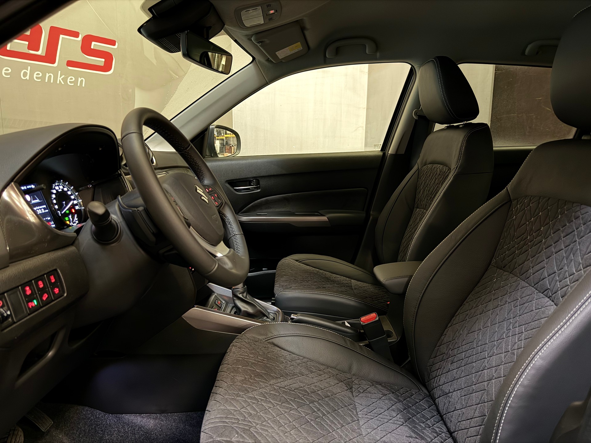 SUZUKI Vitara 1.4 Boosterjet Compact Top 4x4 Hybrid-image-11