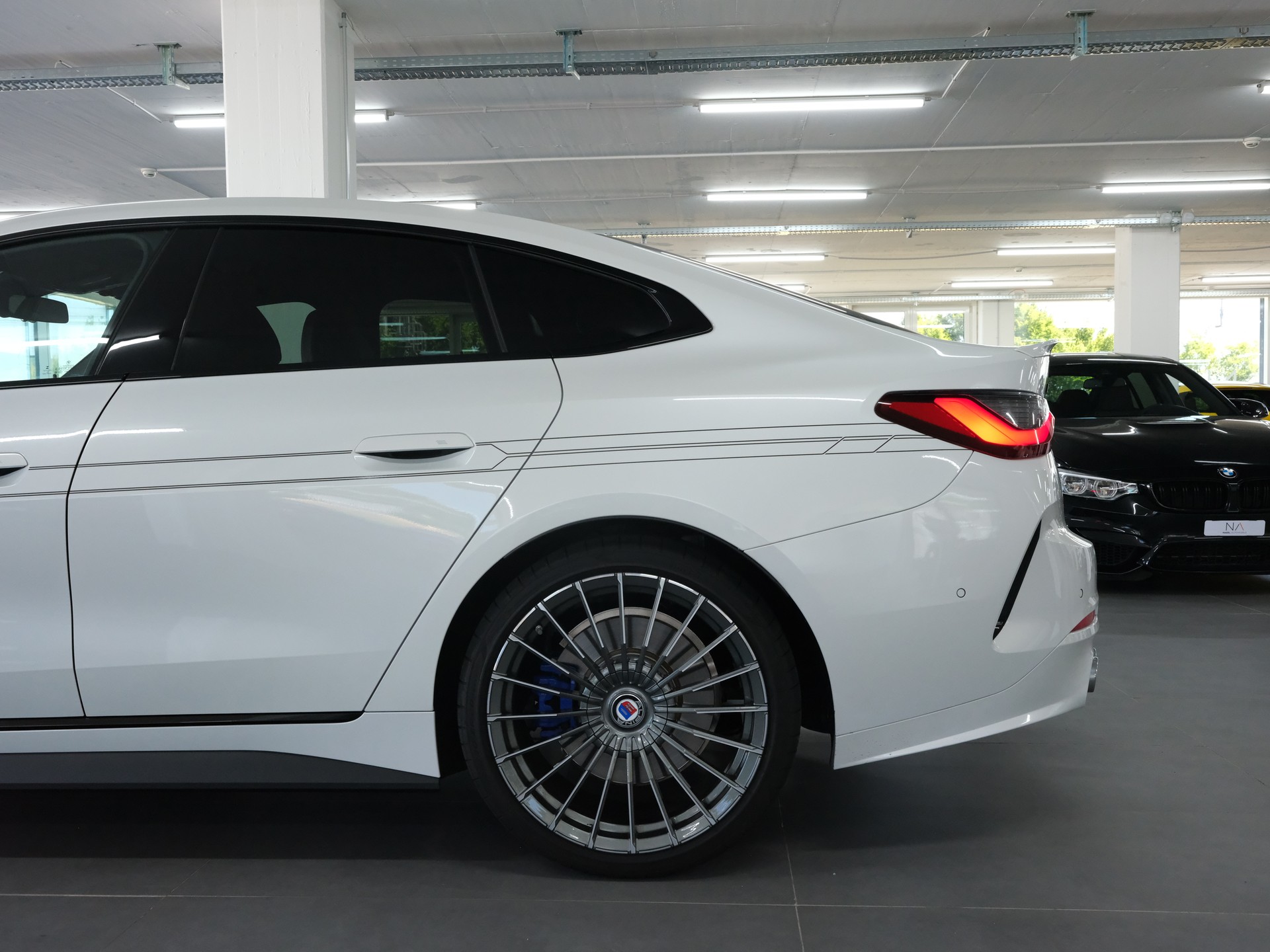 BMW-ALPINA B4 Gran Coupé 3.0 xDrive S-Tronic *Panorama* *360 Kamera* *Harman & Kardon*-image-5