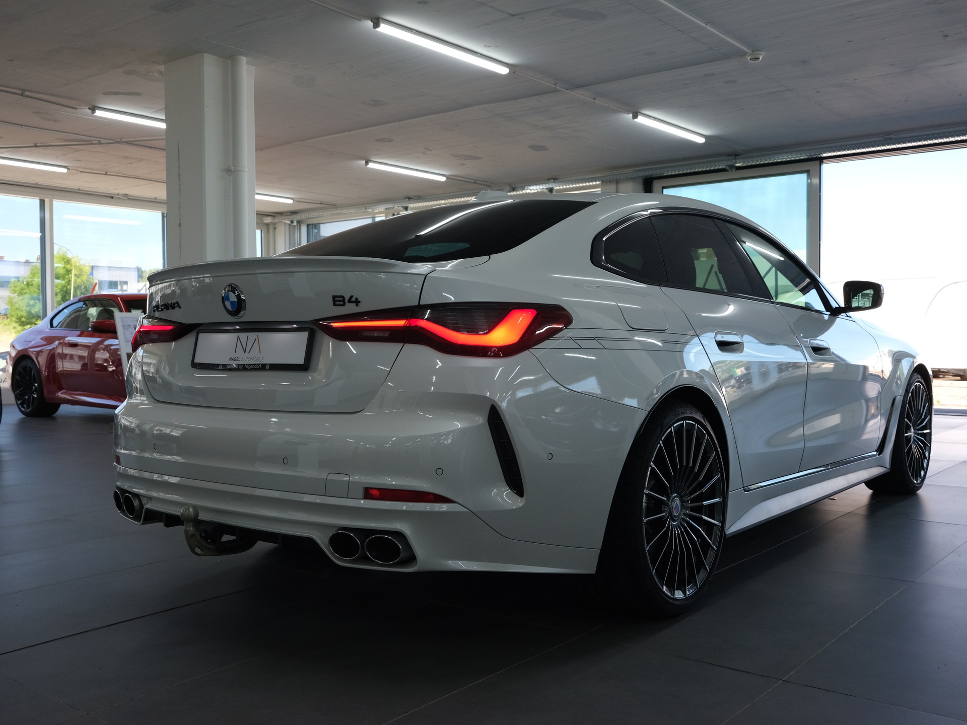 BMW-ALPINA B4 Gran Coupé 3.0 xDrive S-Tronic *Panorama* *360 Kamera* *Harman & Kardon*-showroom-element-2