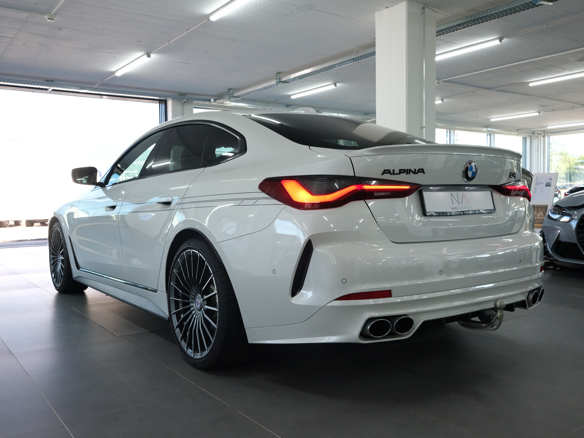 BMW-ALPINA B4 Gran Coupé 3.0 xDrive S-Tronic *Panorama* *360 Kamera* *Harman & Kardon*-image-4