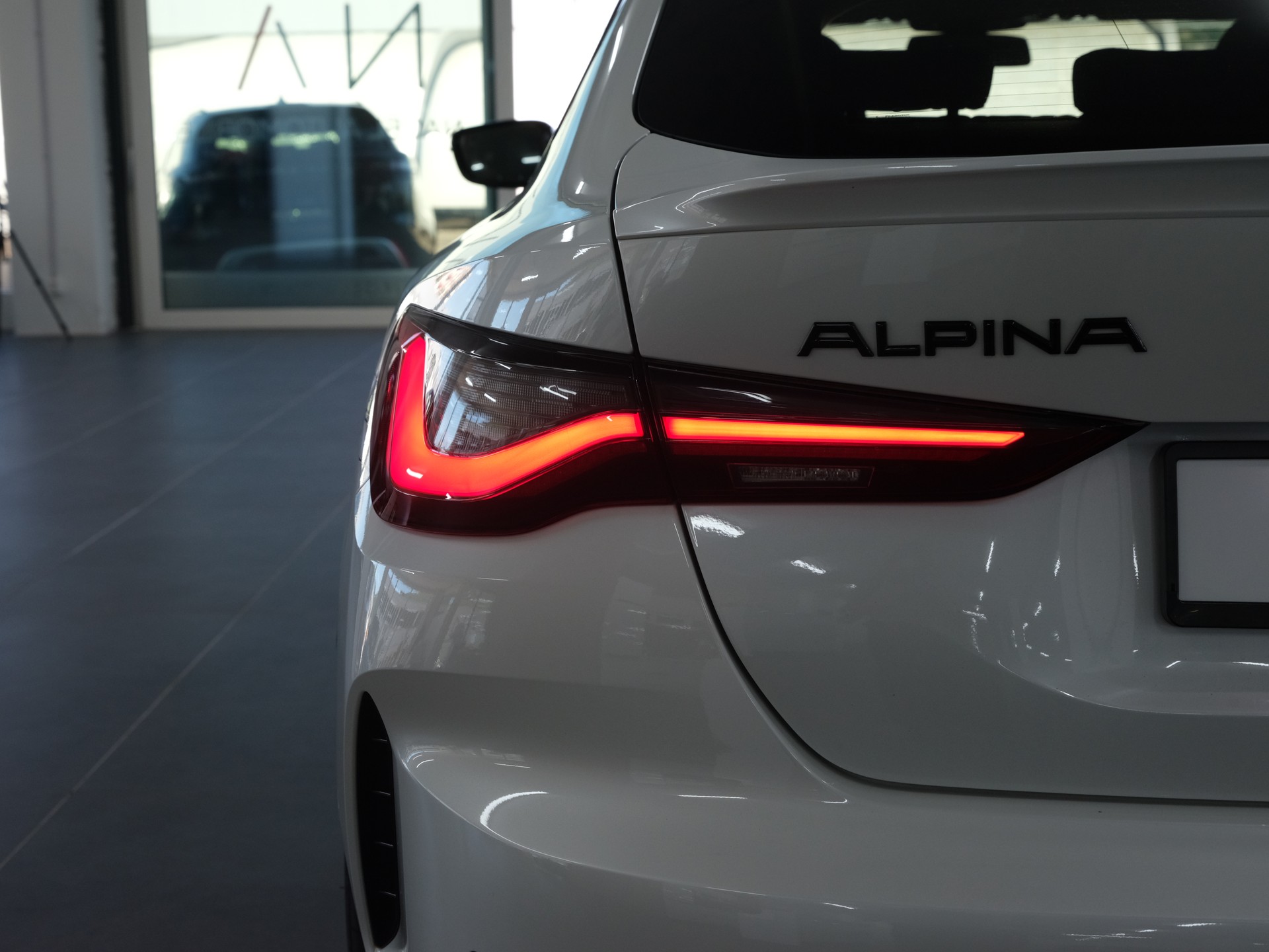 BMW-ALPINA B4 Gran Coupé 3.0 xDrive S-Tronic *Panorama* *360 Kamera* *Harman & Kardon*-image-17