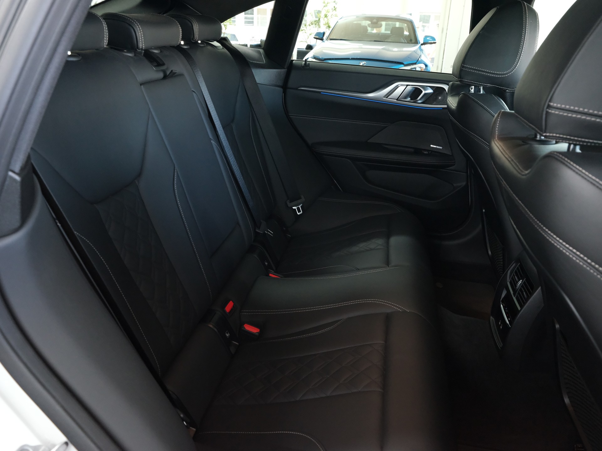 BMW-ALPINA B4 Gran Coupé 3.0 xDrive S-Tronic *Panorama* *360 Kamera* *Harman & Kardon*-image-27
