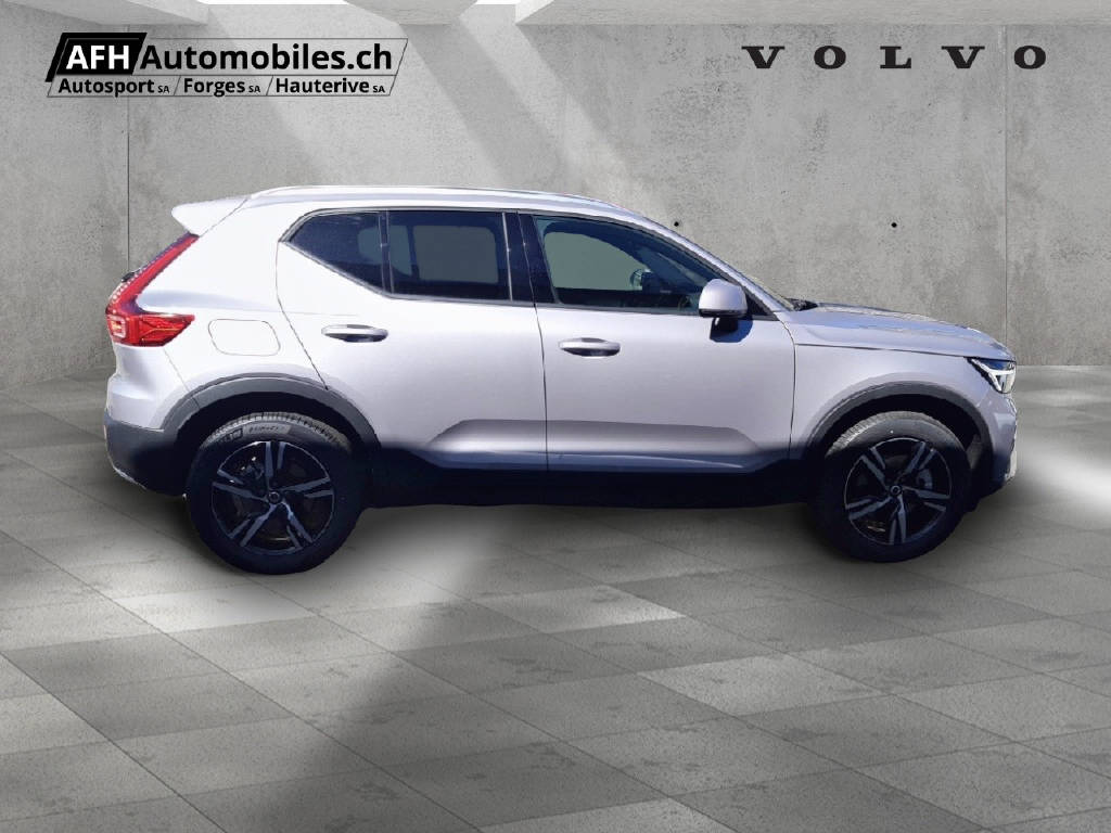 VOLVO XC40 2.0 B3 MH Core-showroom-element-3