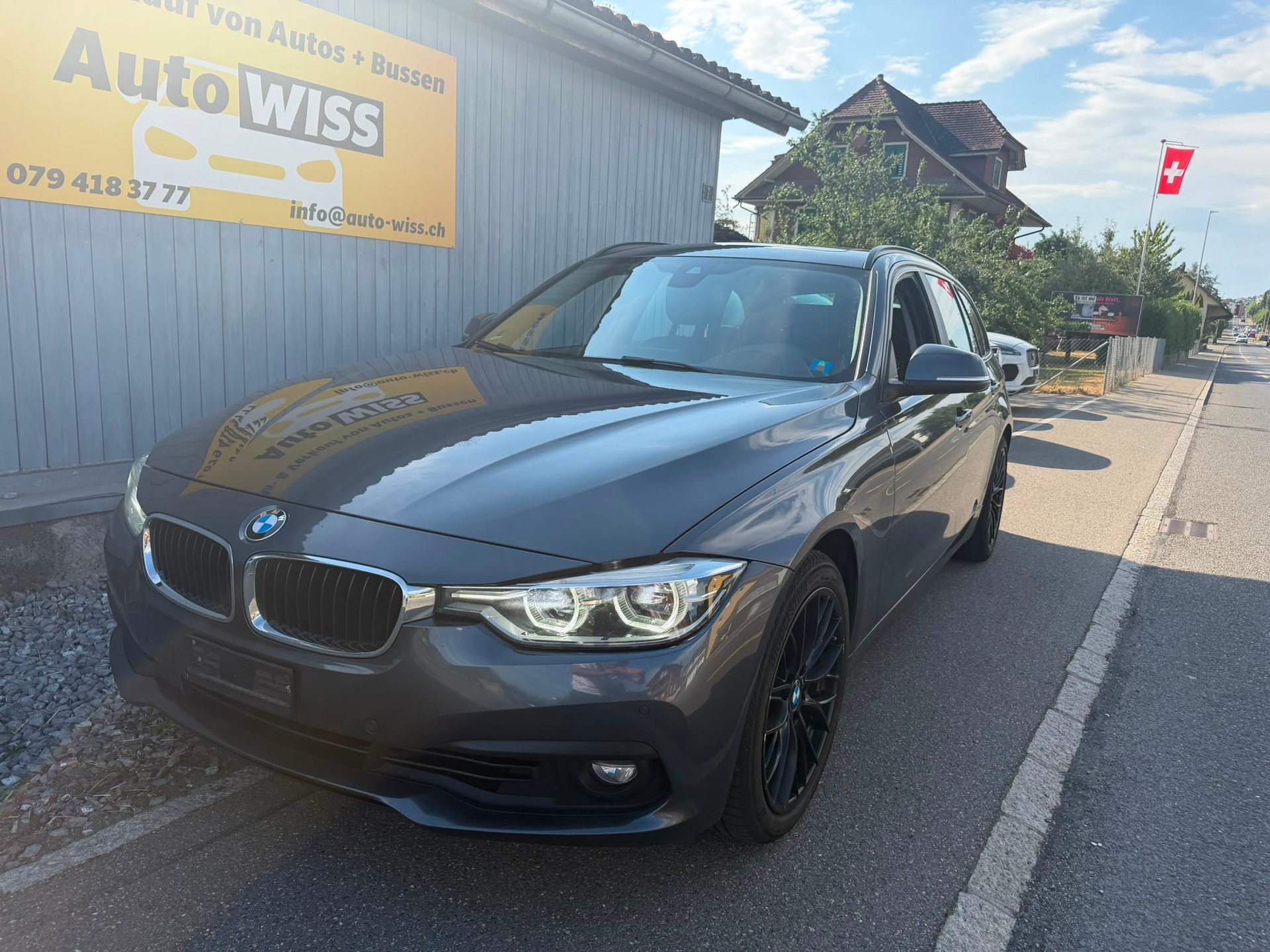 BMW 335d xDrive Touring Steptronic-showroom-element-1
