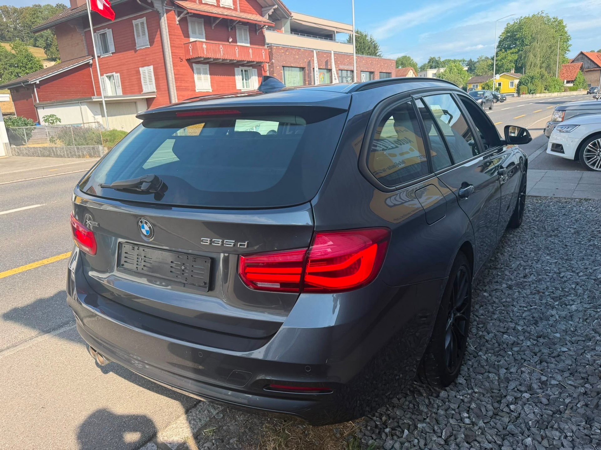 BMW 335d xDrive Touring Steptronic-image-4