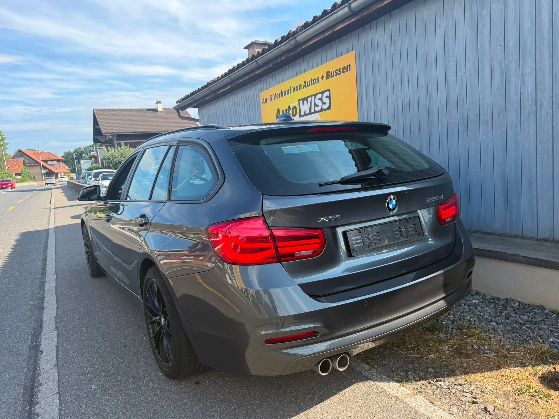 BMW 335d xDrive Touring Steptronic-showroom-element-3