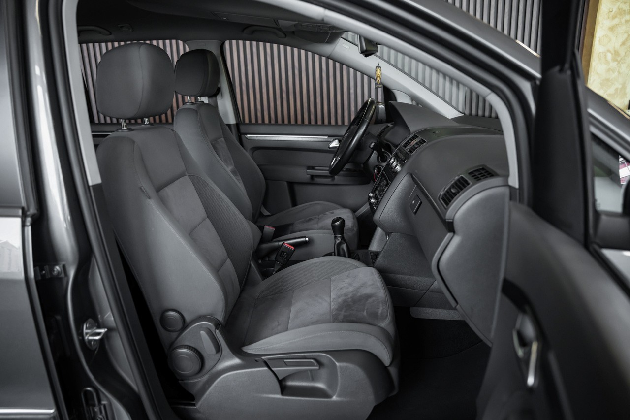 VW Touran 2.0 TDI Highline-image-14