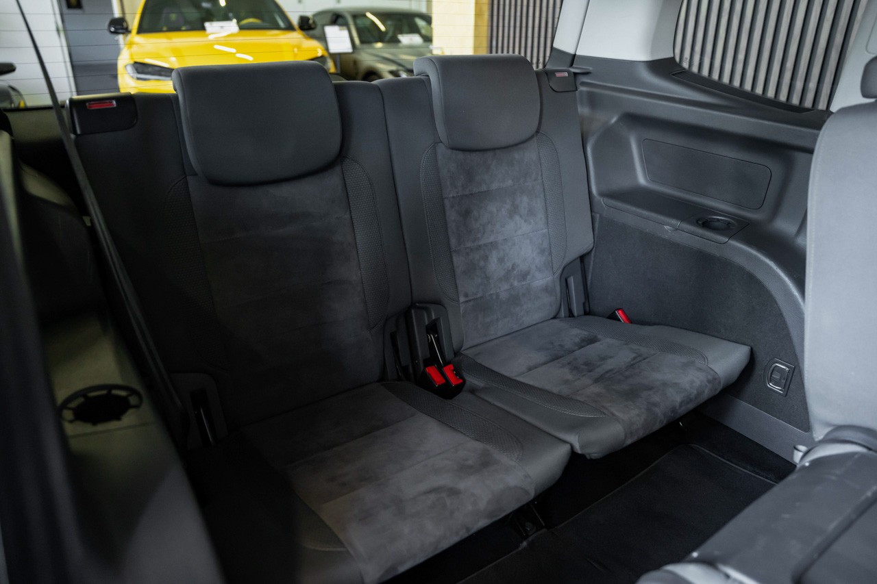 VW Touran 2.0 TDI Highline-image-18