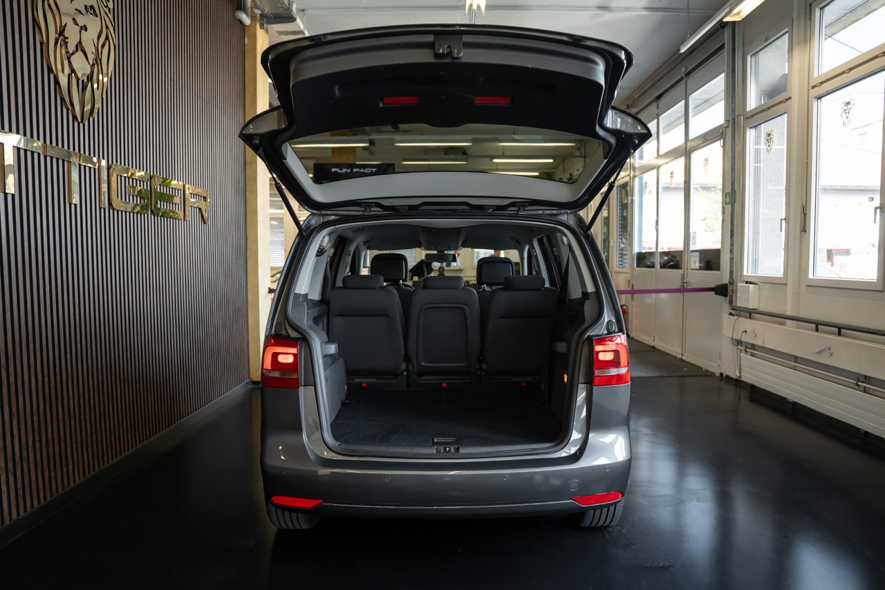 VW Touran 2.0 TDI Highline-image-5