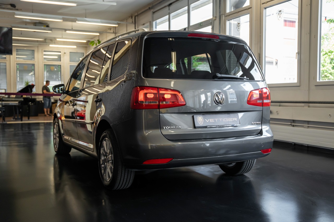 VW Touran 2.0 TDI Highline-showroom-element-3