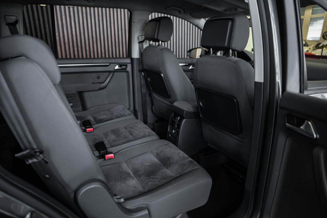 VW Touran 2.0 TDI Highline-image-17