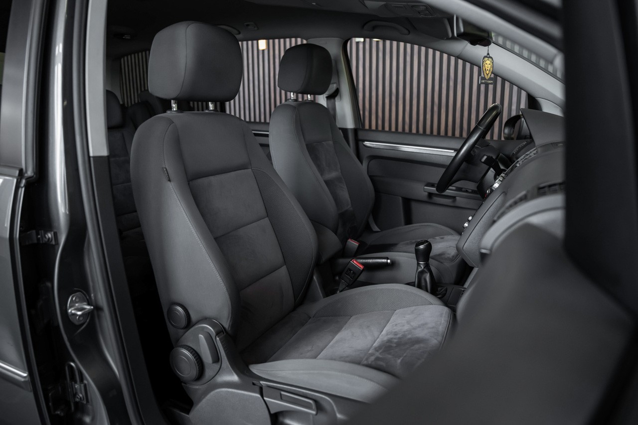VW Touran 2.0 TDI Highline-image-15
