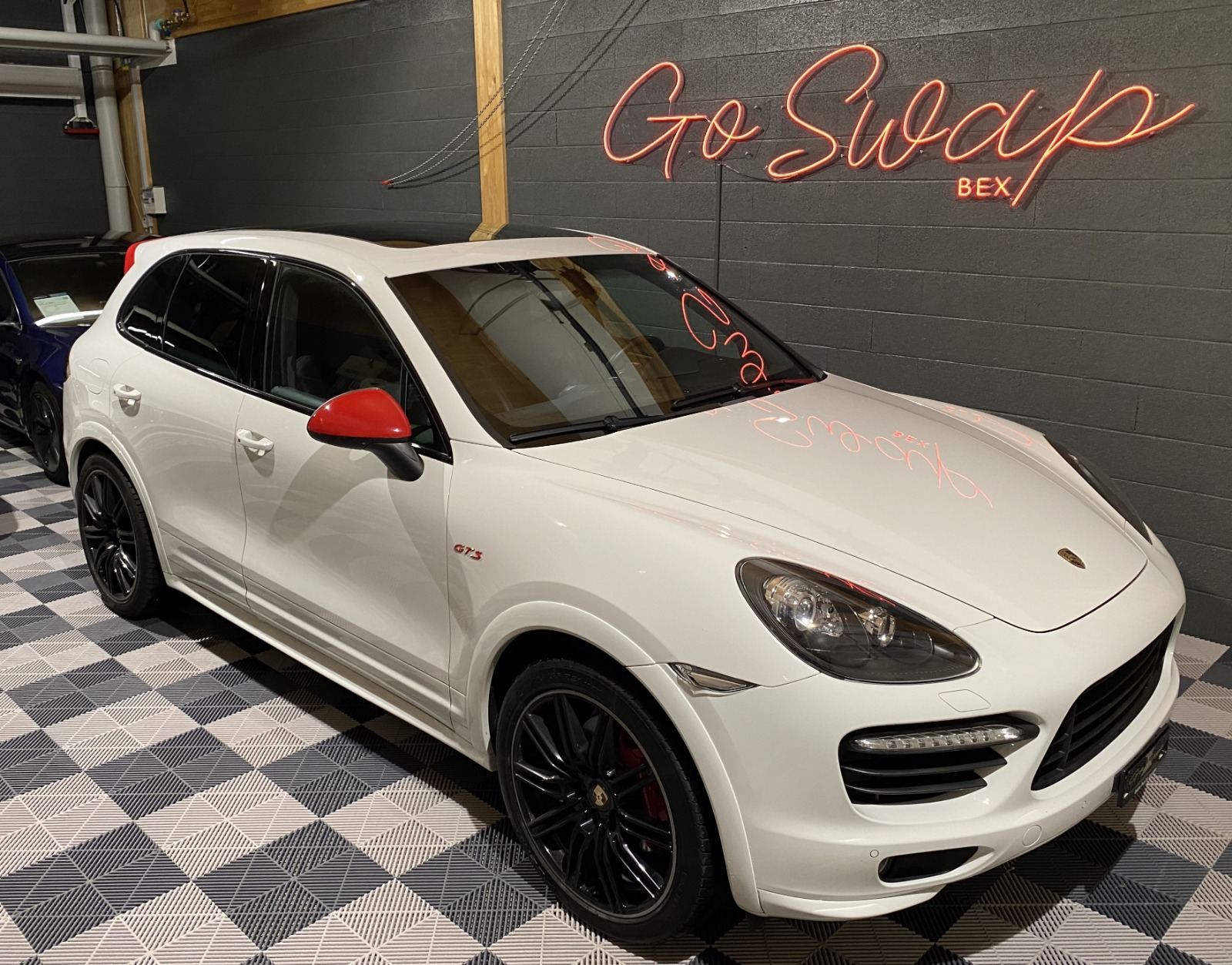 PORSCHE Cayenne GTS