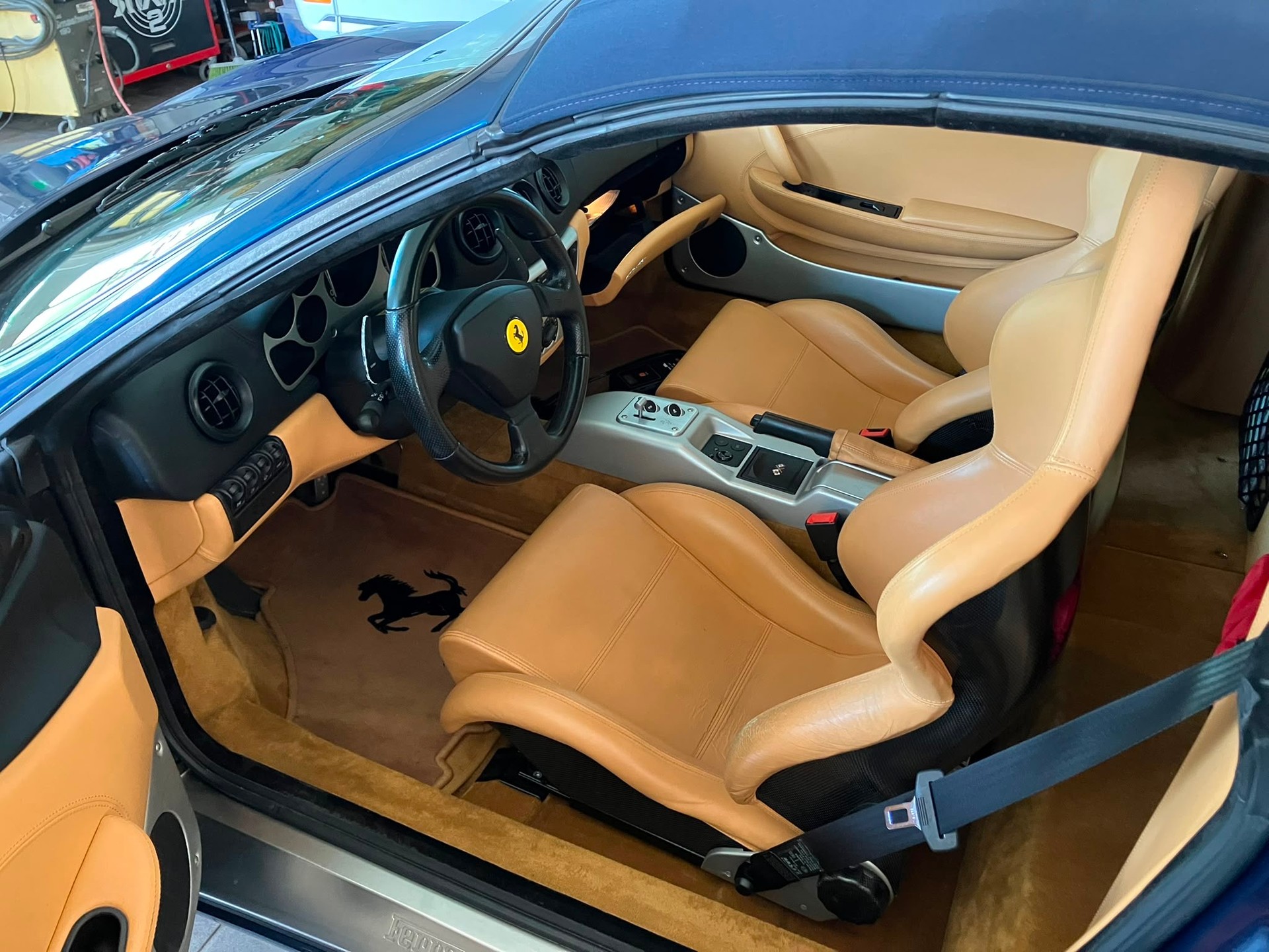 FERRARI F360 Spider-showroom-element-3