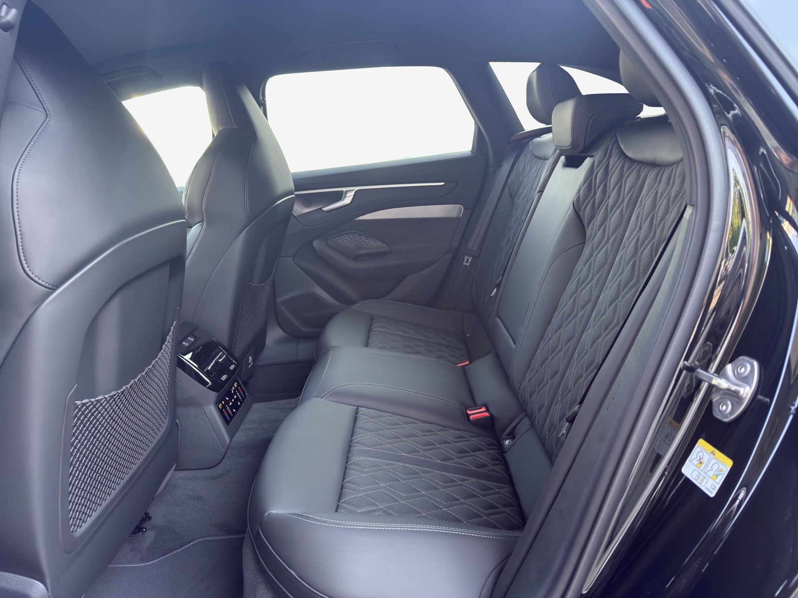 AUDI A6 Avant TFSI quattro 270 kW S tronic-image-11