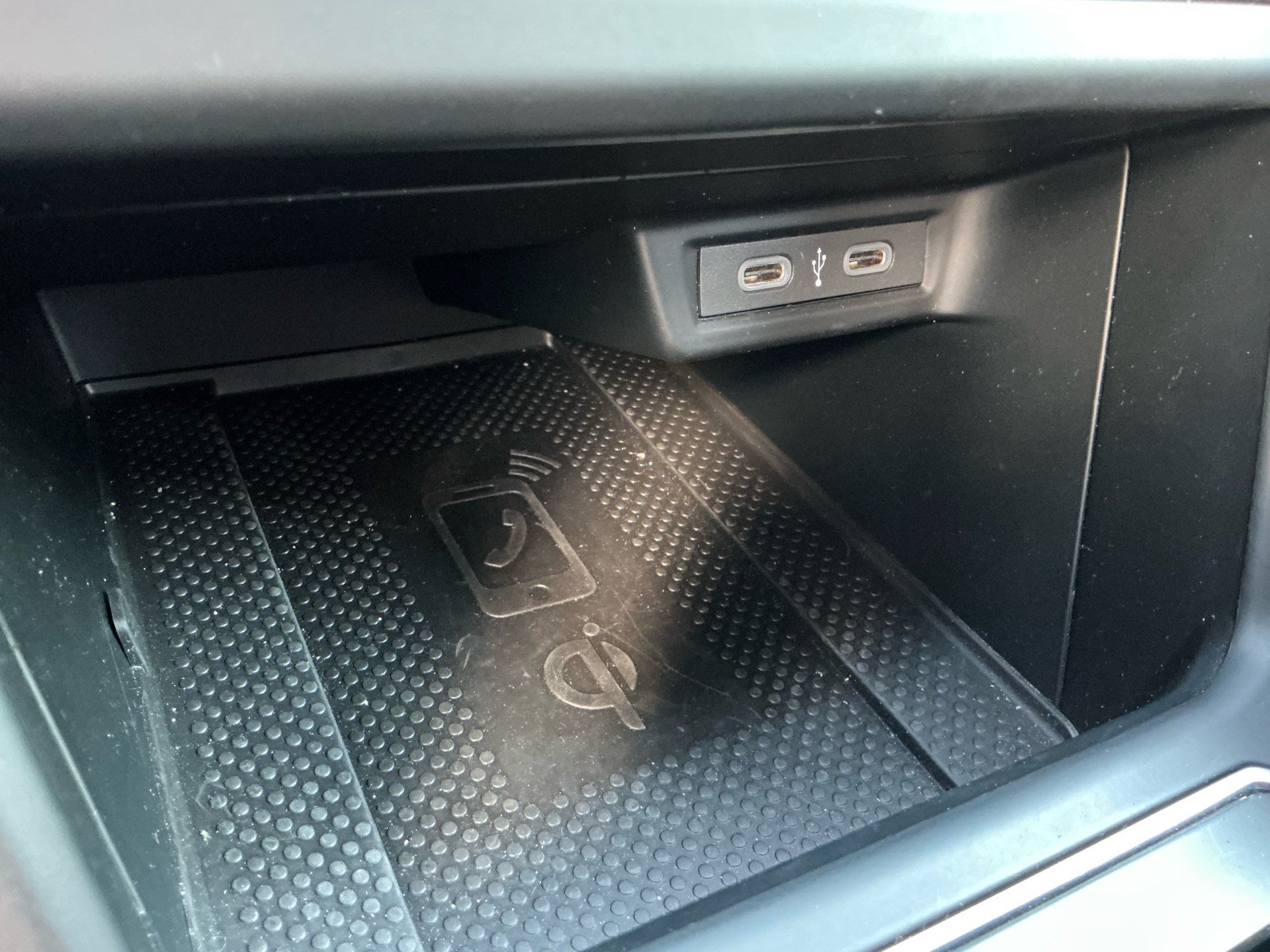 VW Taigo 1.5 TSI R-Line *** BLACK STYLE DESIGN MIT ANHÄNGERKUPPLUNG ***-image-20