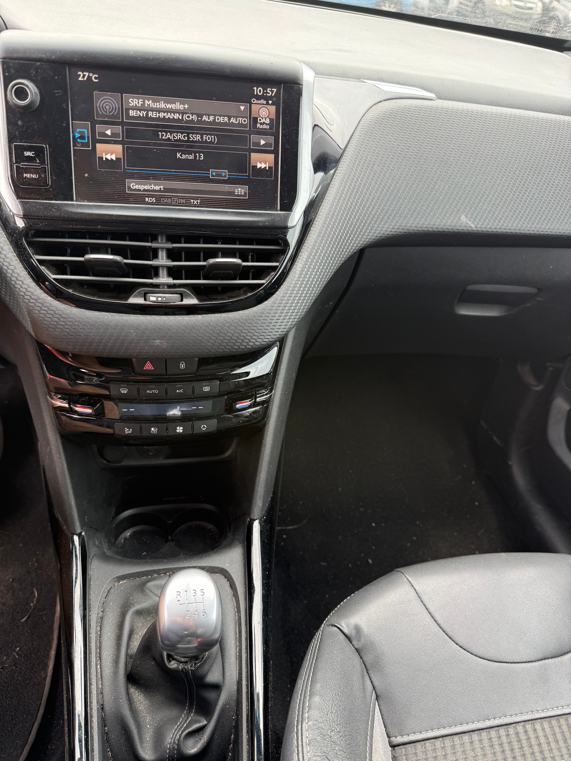 PEUGEOT 2008 1.2 PureTech Allure-image-6