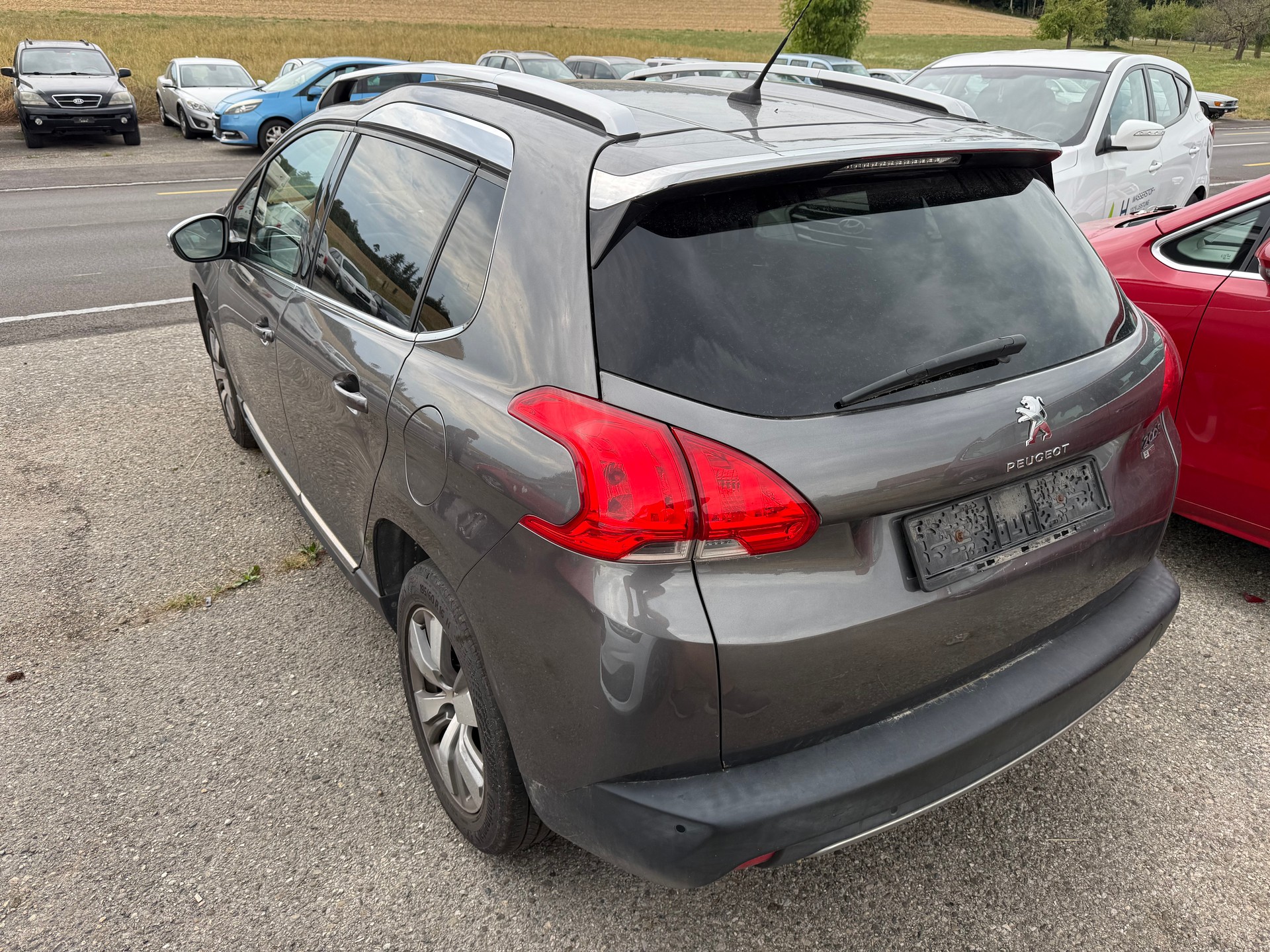 PEUGEOT 2008 1.2 PureTech Allure-image-3