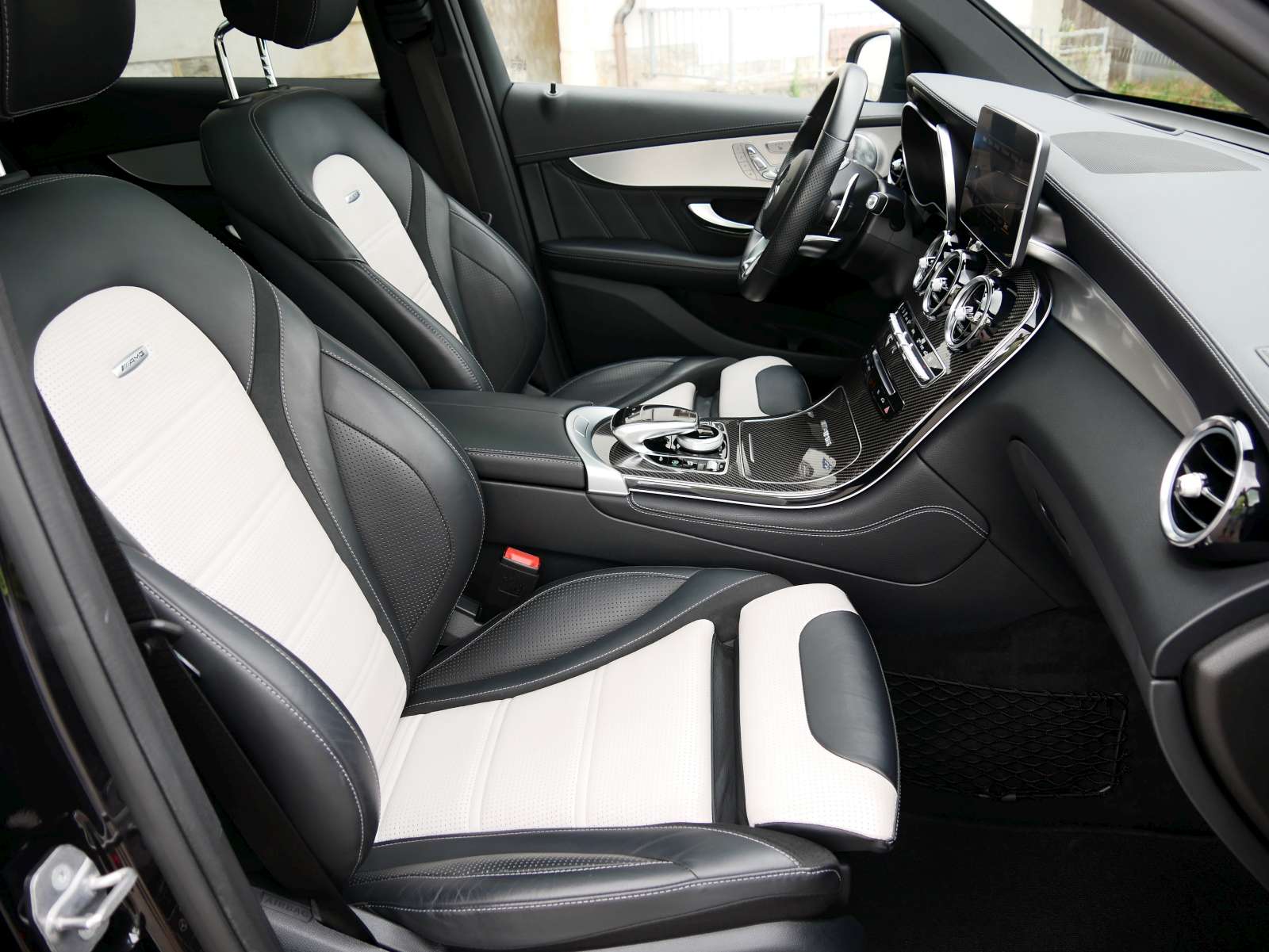 MERCEDES-BENZ GLC 63 AMG 4Matic+ 9G-Tronic-image-12