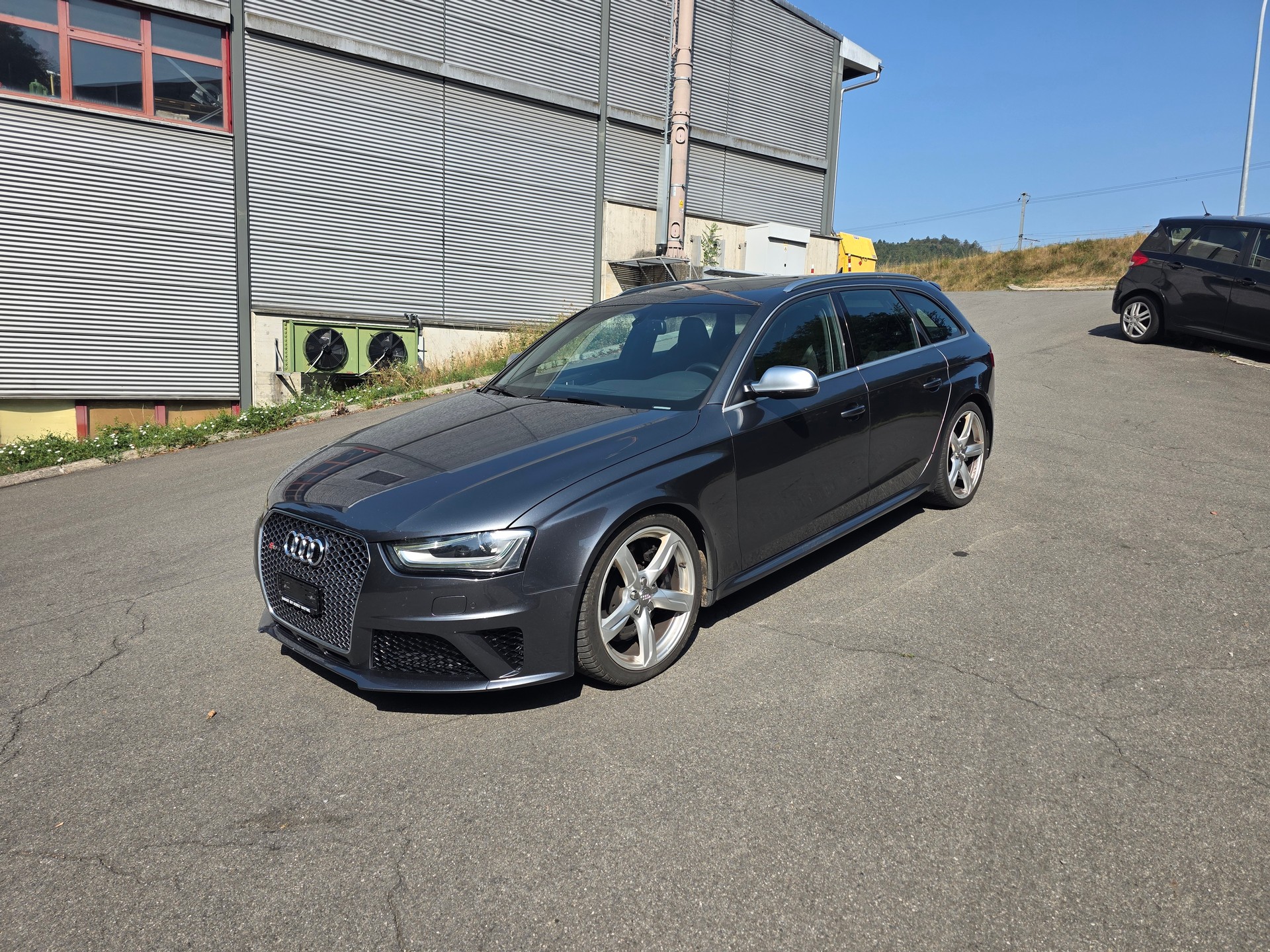 AUDI RS4 Avant 4.2 FSI V8 quattro S-tronic-image-2