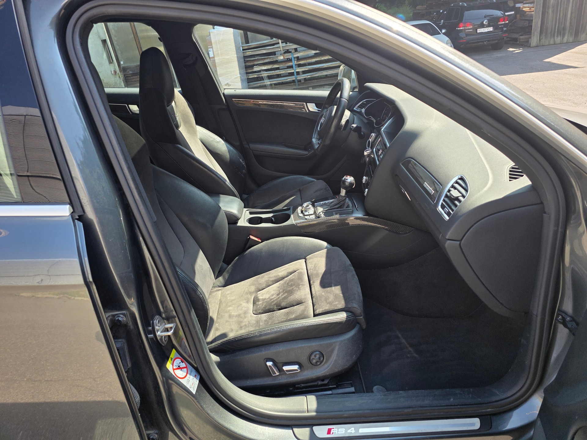 AUDI RS4 Avant 4.2 FSI V8 quattro S-tronic-image-11
