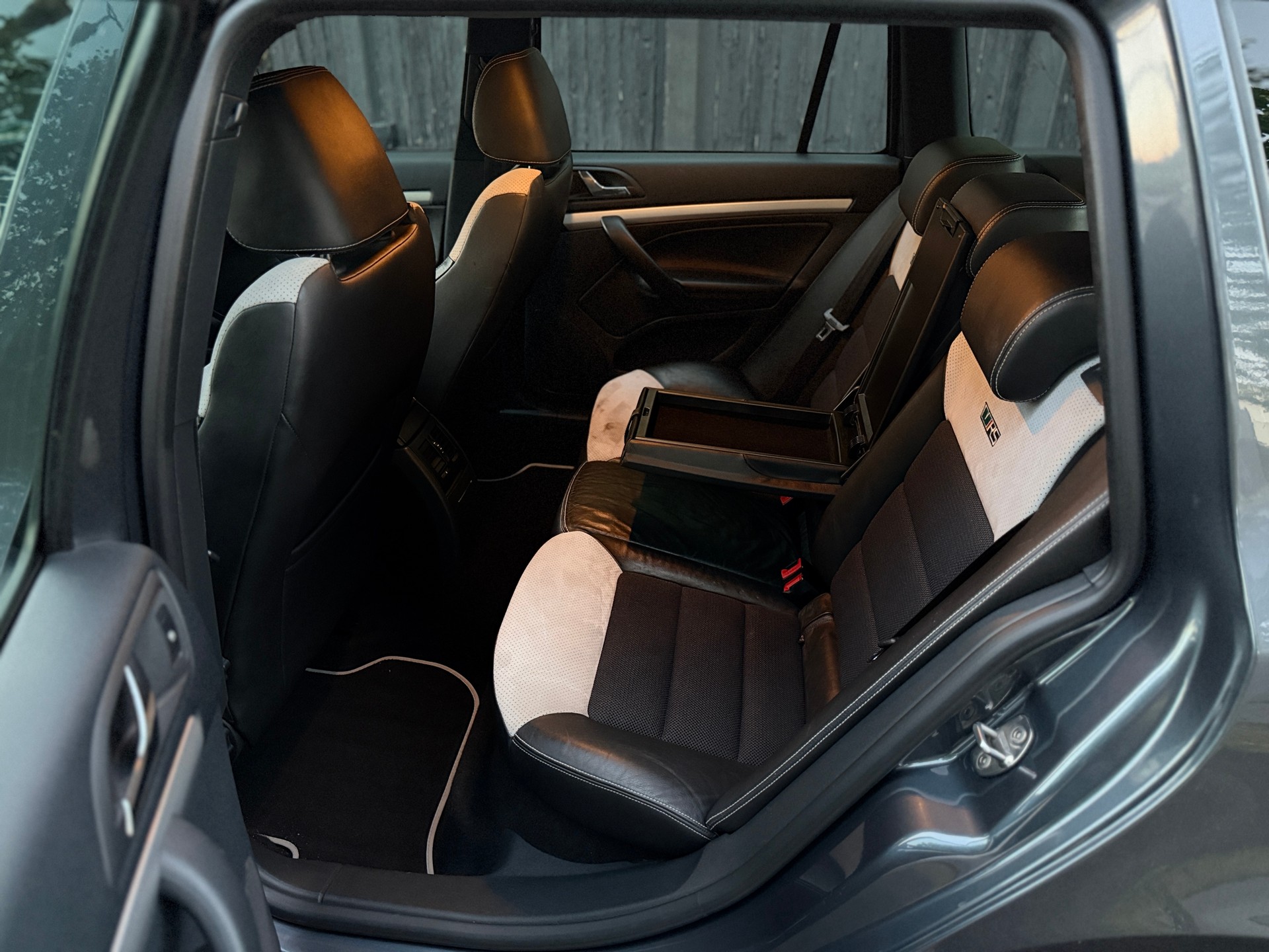 SKODA Octavia Combi 2.0 TDI RS-image-10