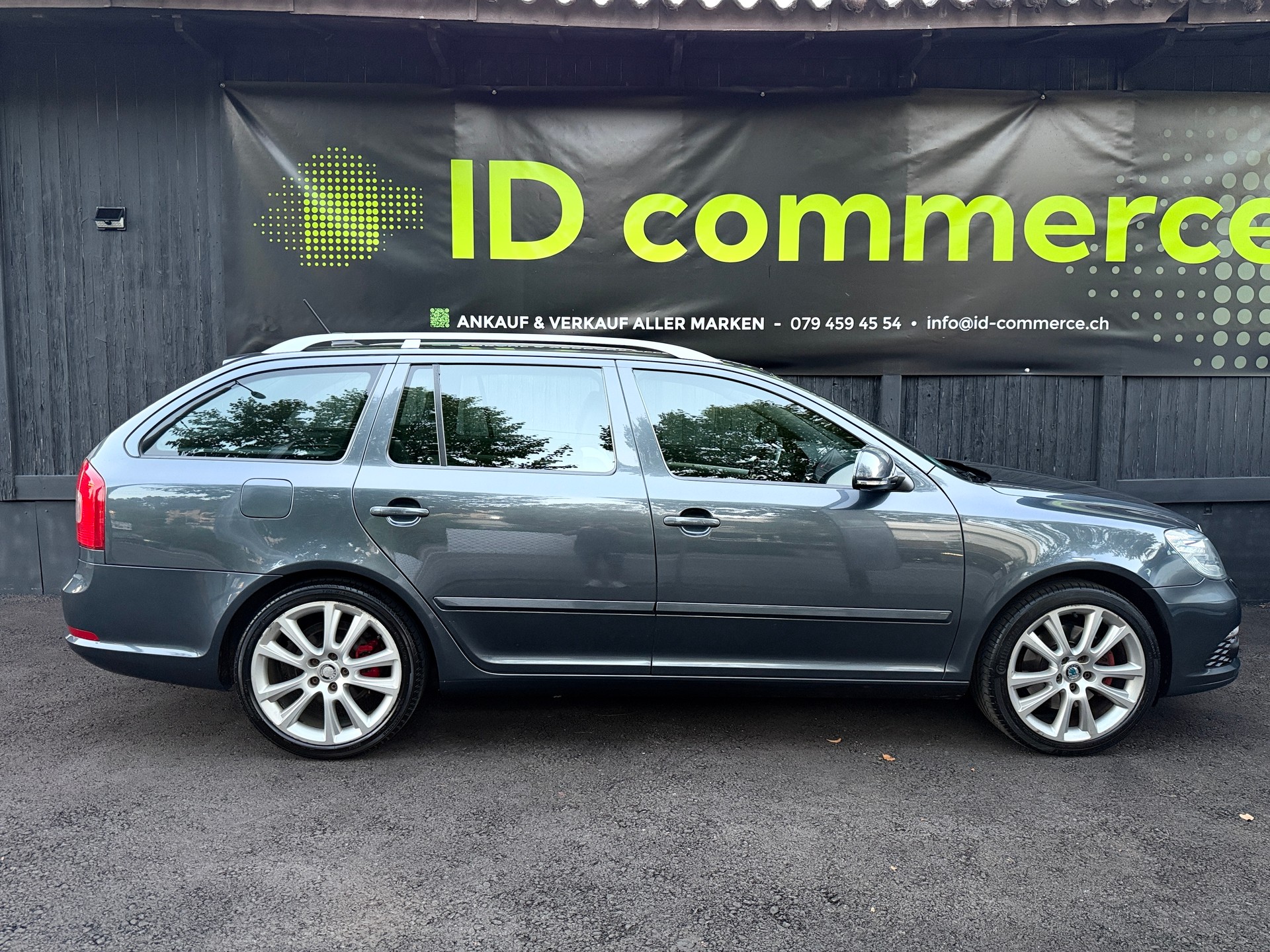 SKODA Octavia Combi 2.0 TDI RS-image-5