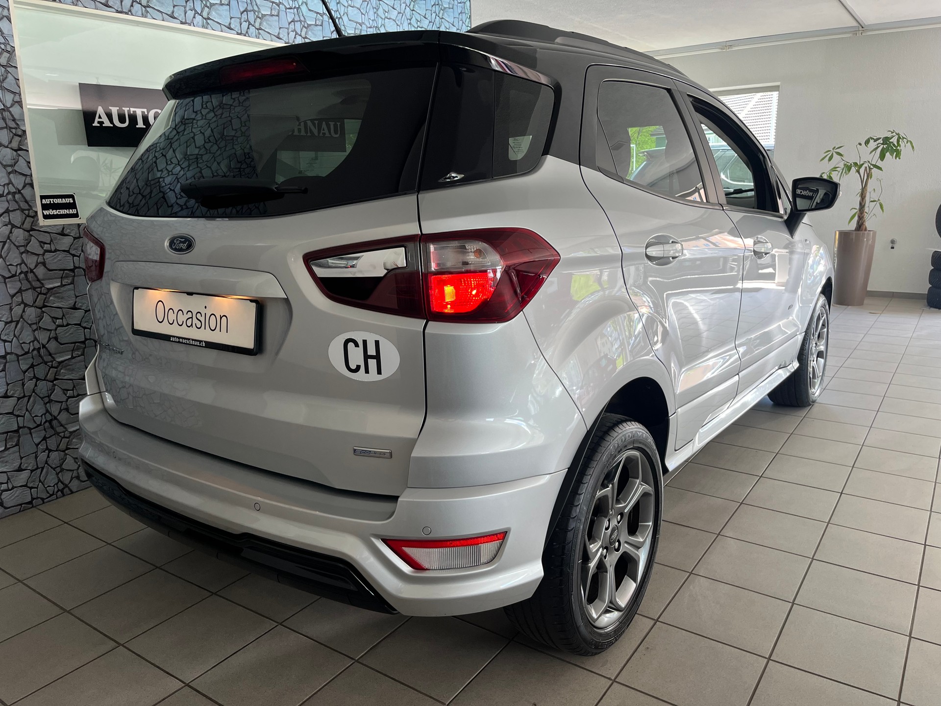 FORD EcoSport 1.5 TDCi ST-Line AWD Limited Edition-image-2