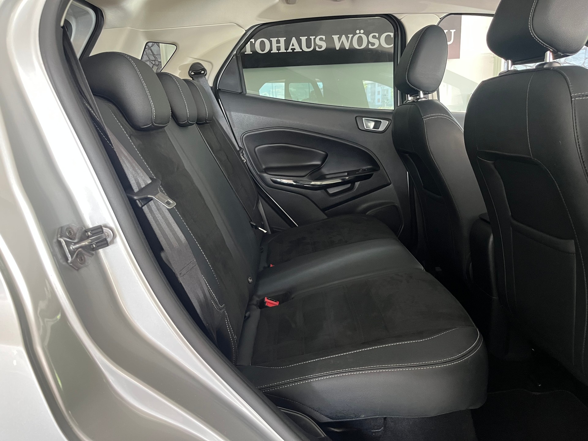 FORD EcoSport 1.5 TDCi ST-Line AWD Limited Edition-image-7