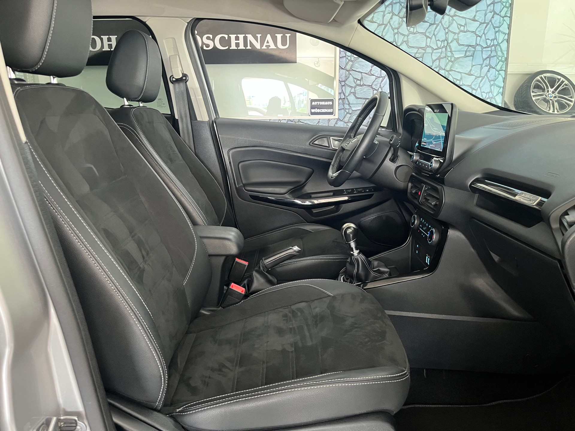 FORD EcoSport 1.5 TDCi ST-Line AWD Limited Edition-image-8