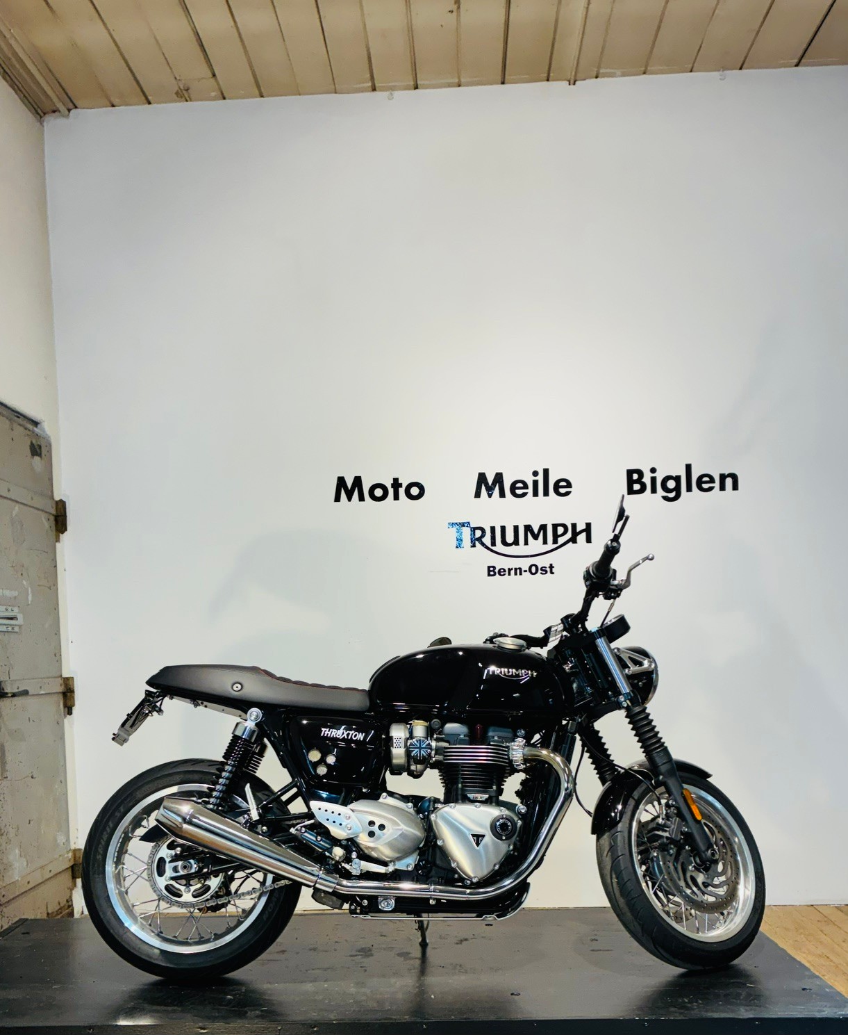 TRIUMPH 1200 R-image-4