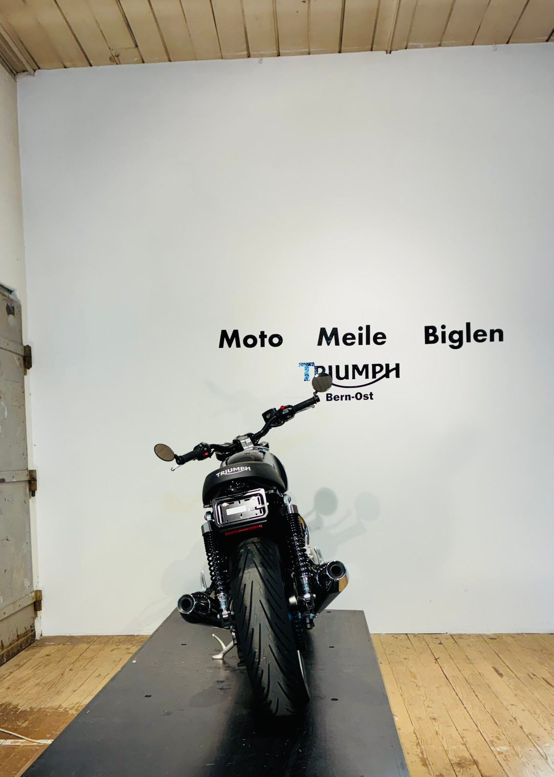TRIUMPH 1200 R-image-6