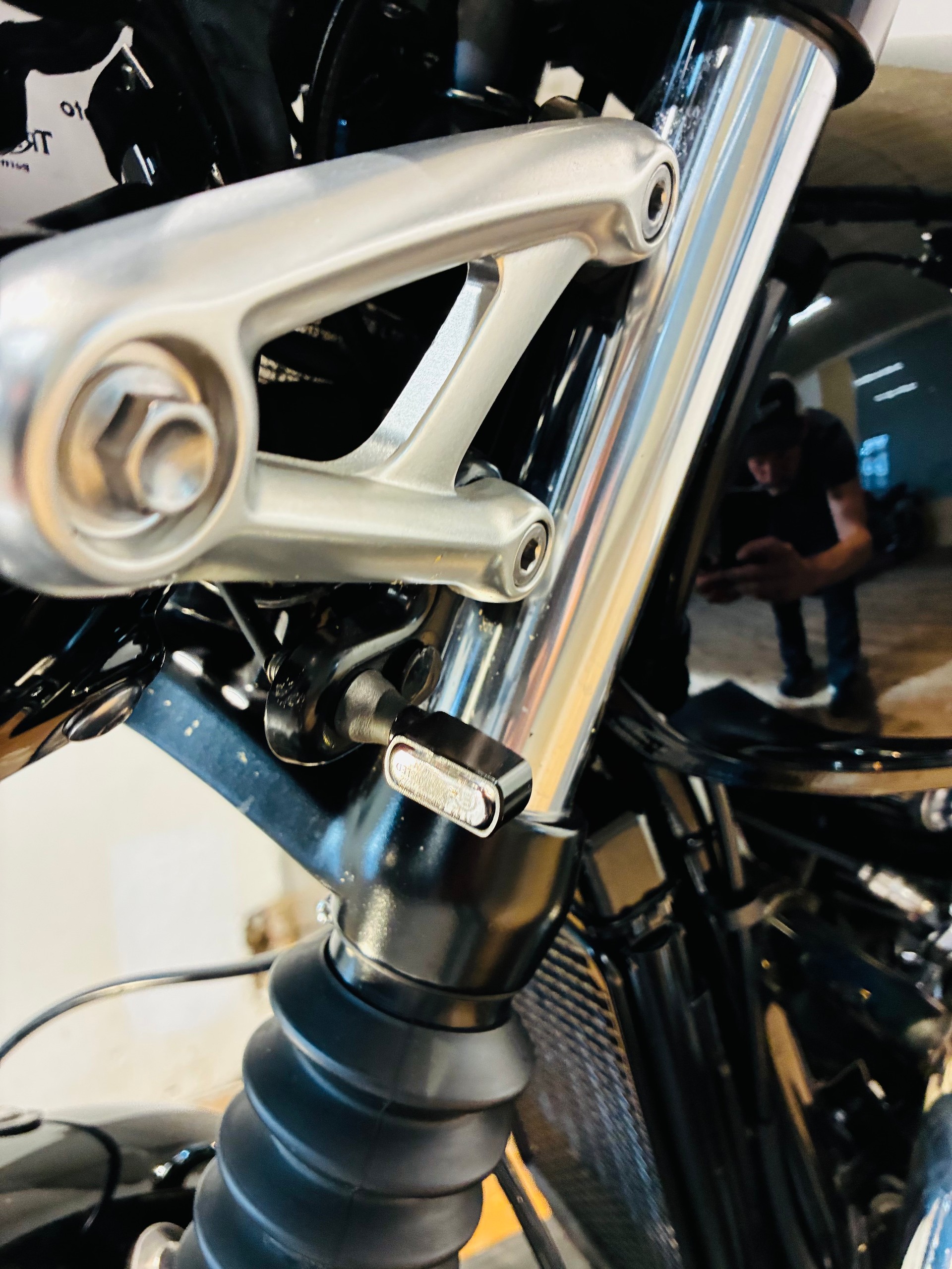 TRIUMPH 1200 R-image-11