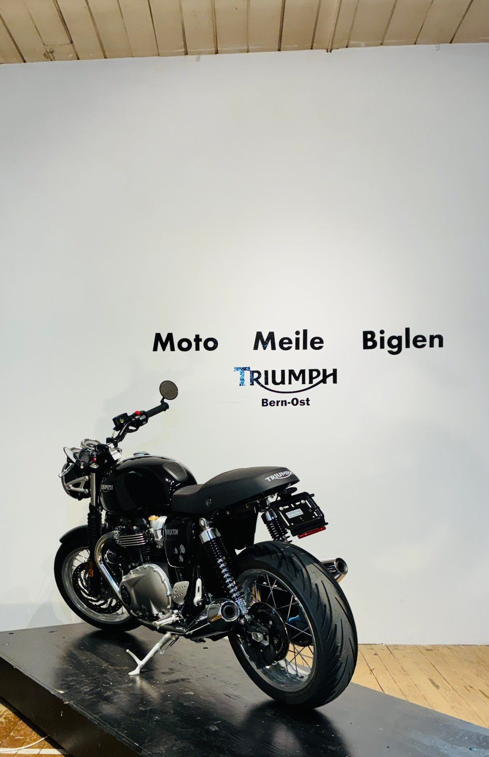 TRIUMPH 1200 R-image-7