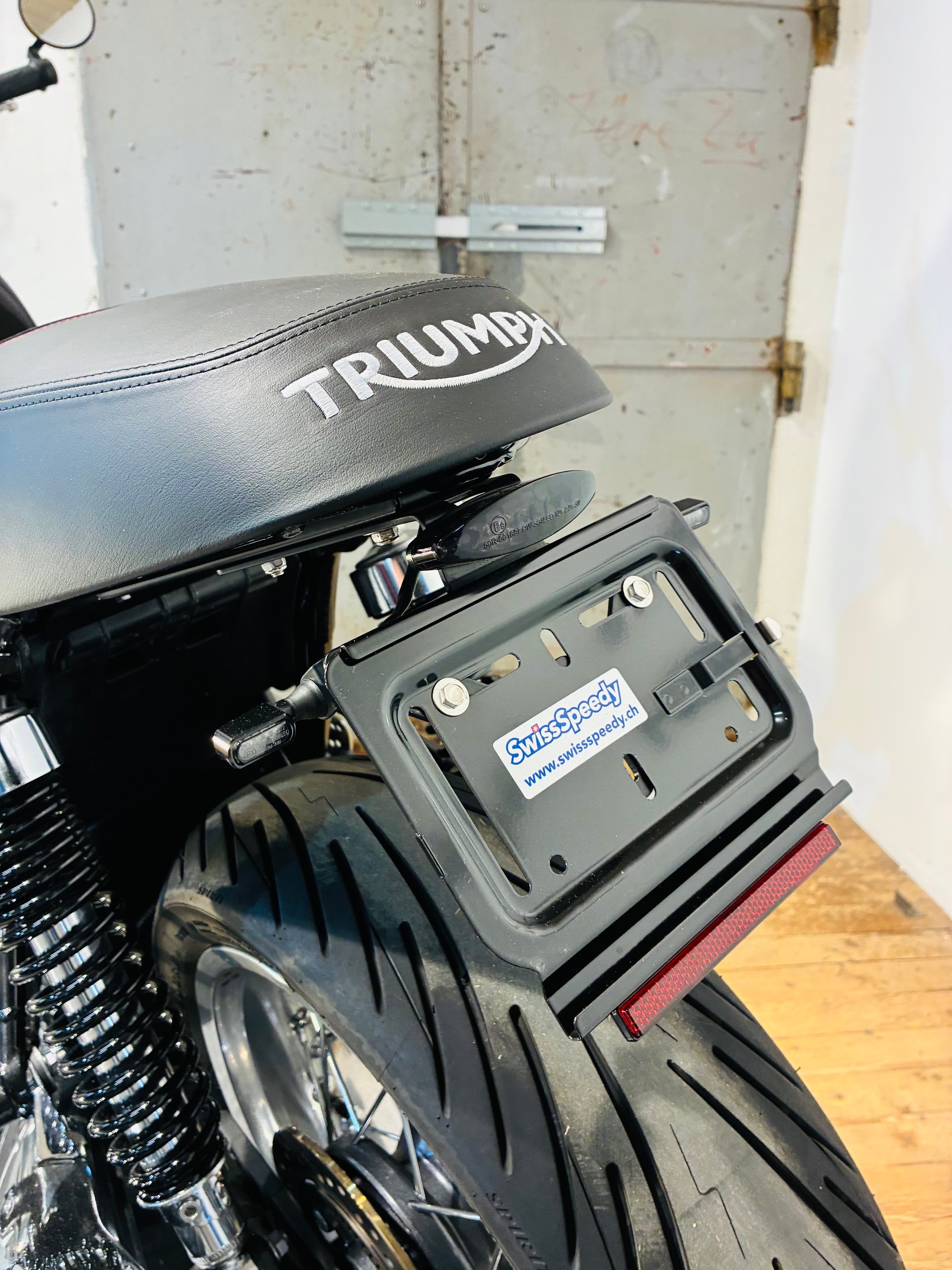TRIUMPH 1200 R-image-9