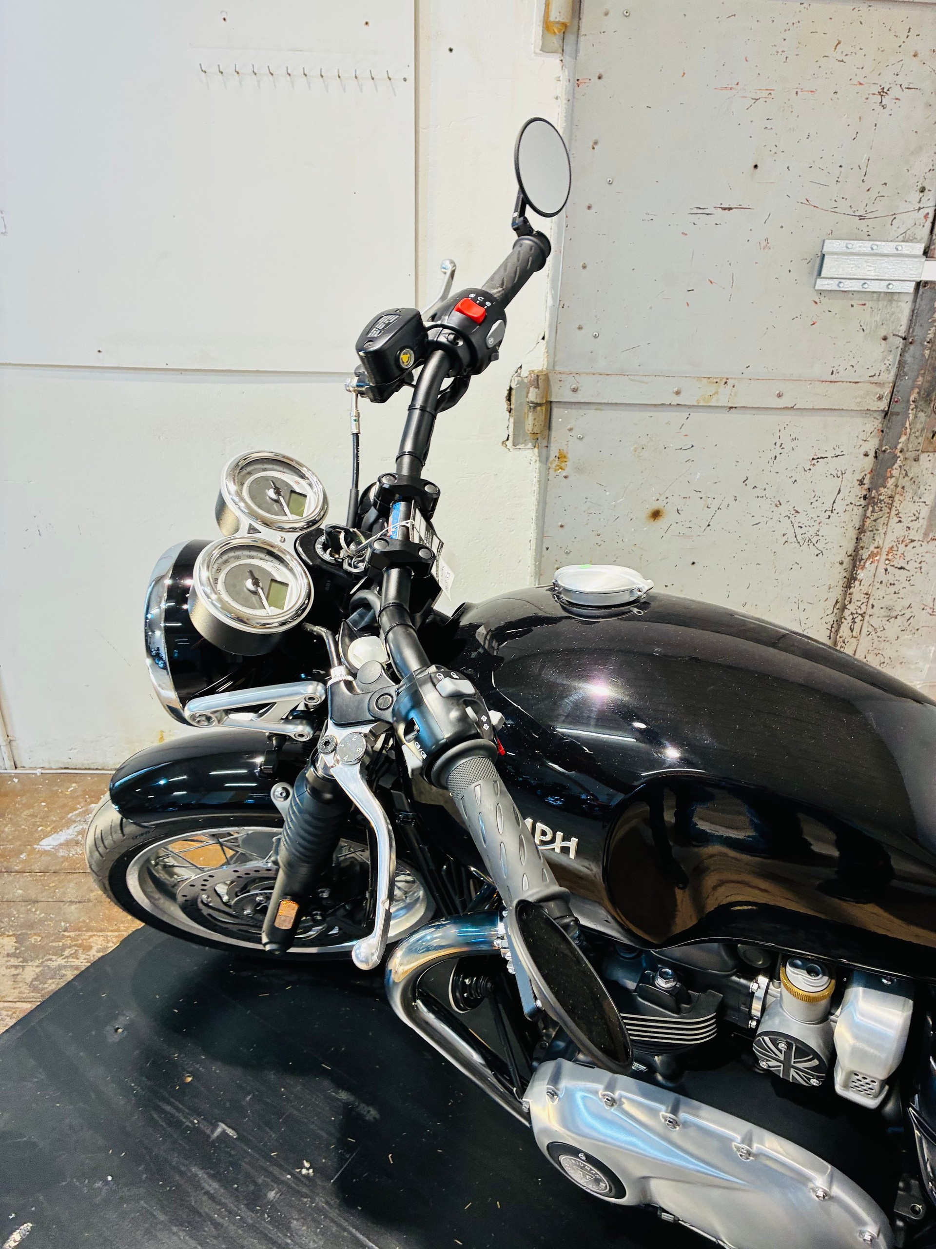 TRIUMPH 1200 R-image-10