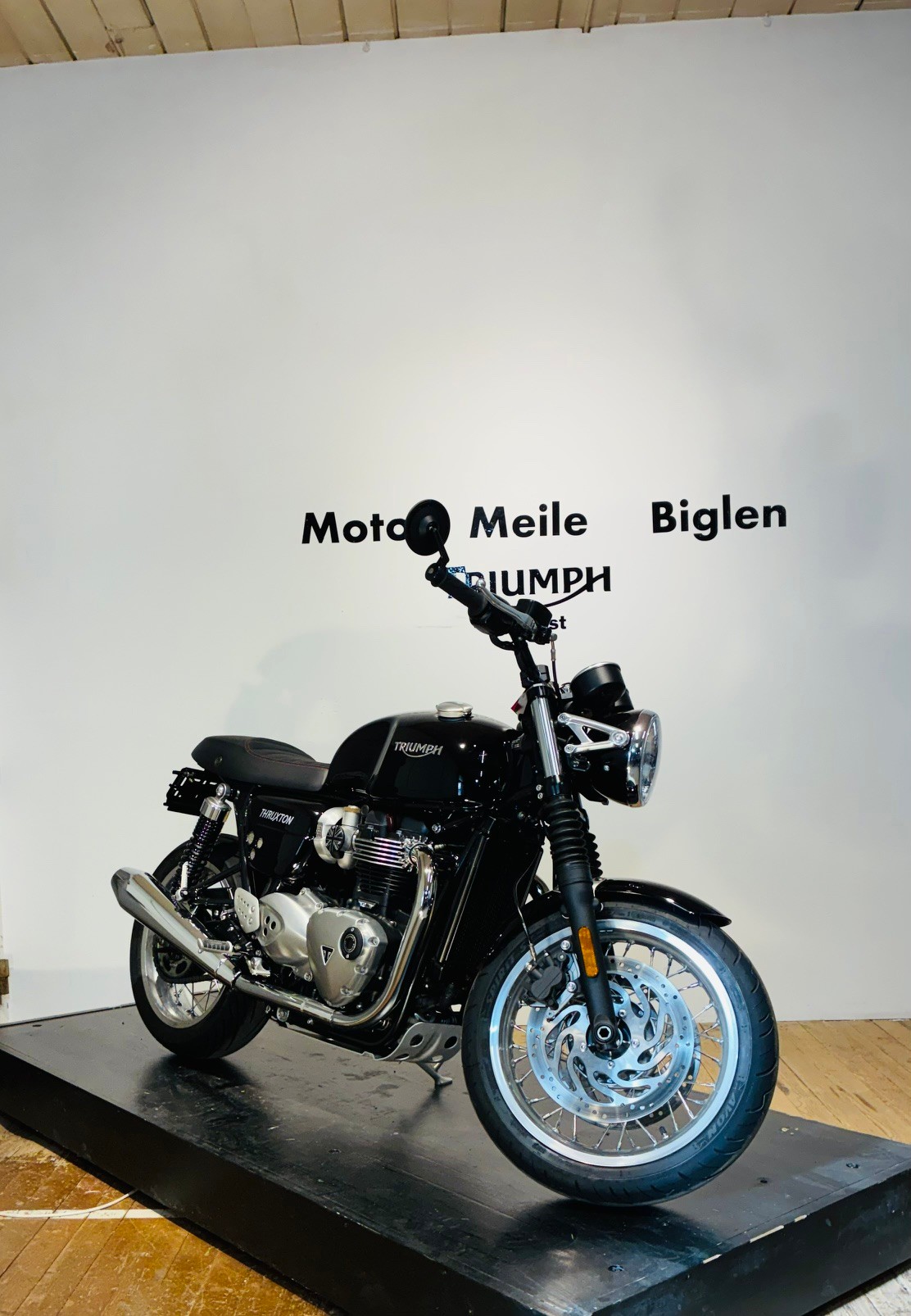TRIUMPH 1200 R