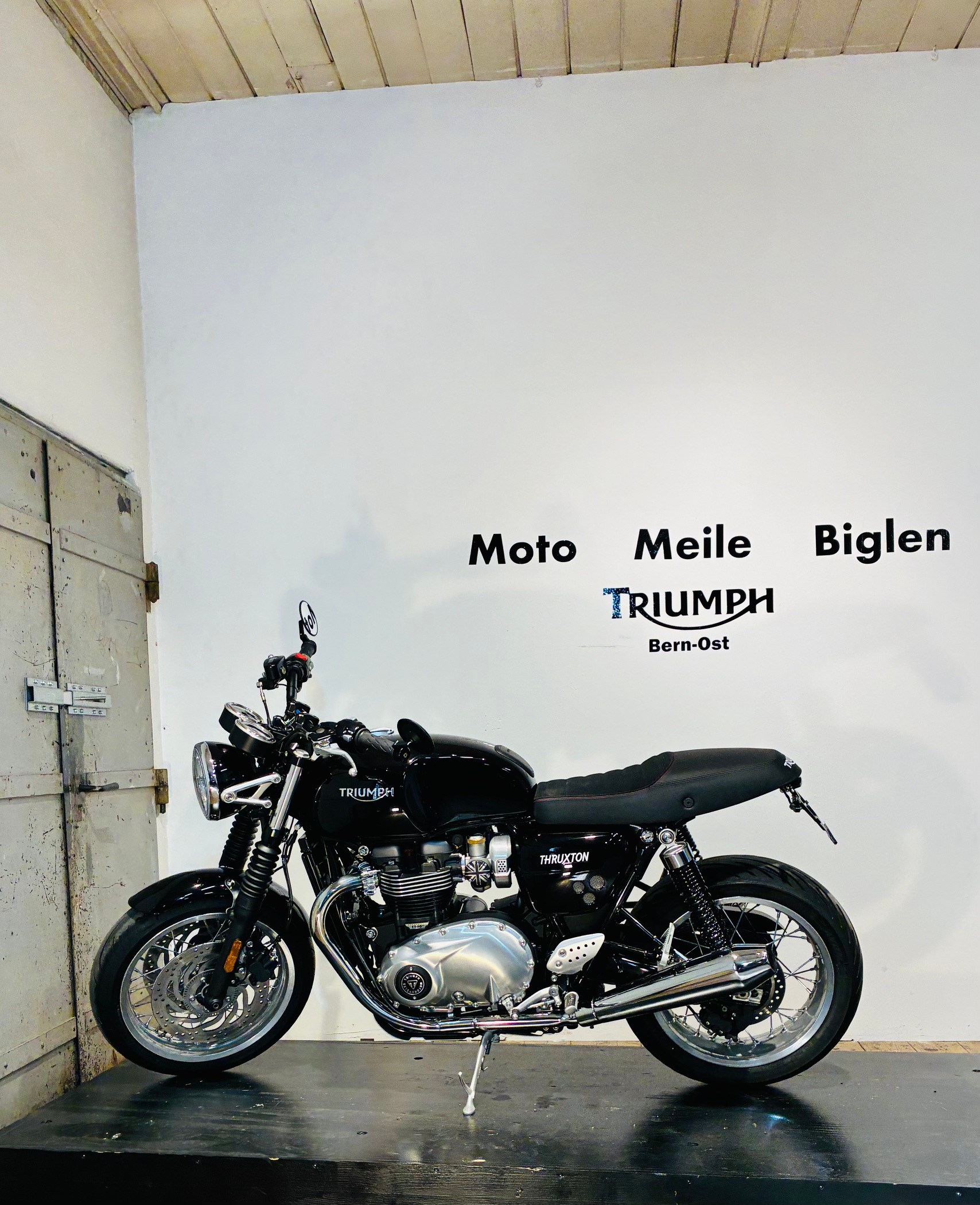 TRIUMPH 1200 R-image-8