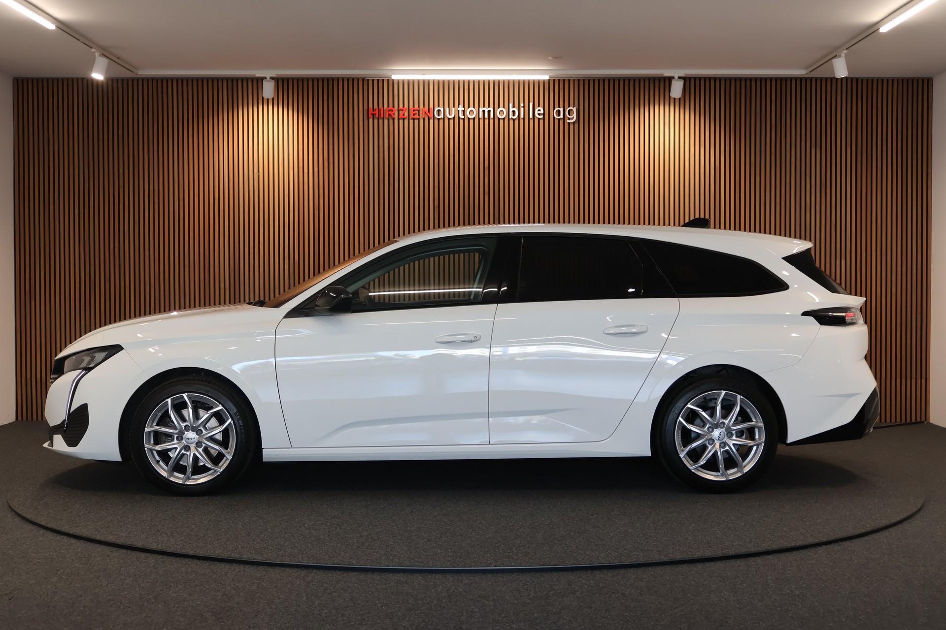 PEUGEOT 308 SW 1.5 BlueHDI Allure EAT8-showroom-element-1