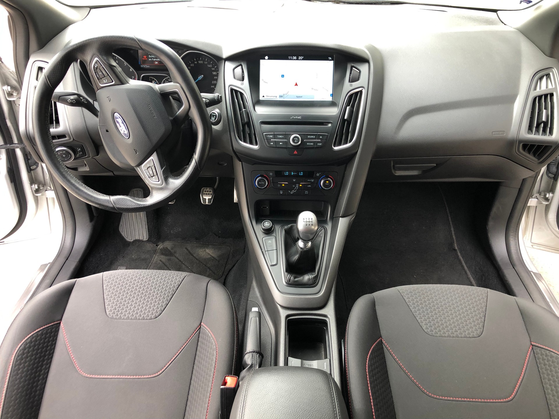 FORD Focus 1.0 SCTi ST Line-image-11