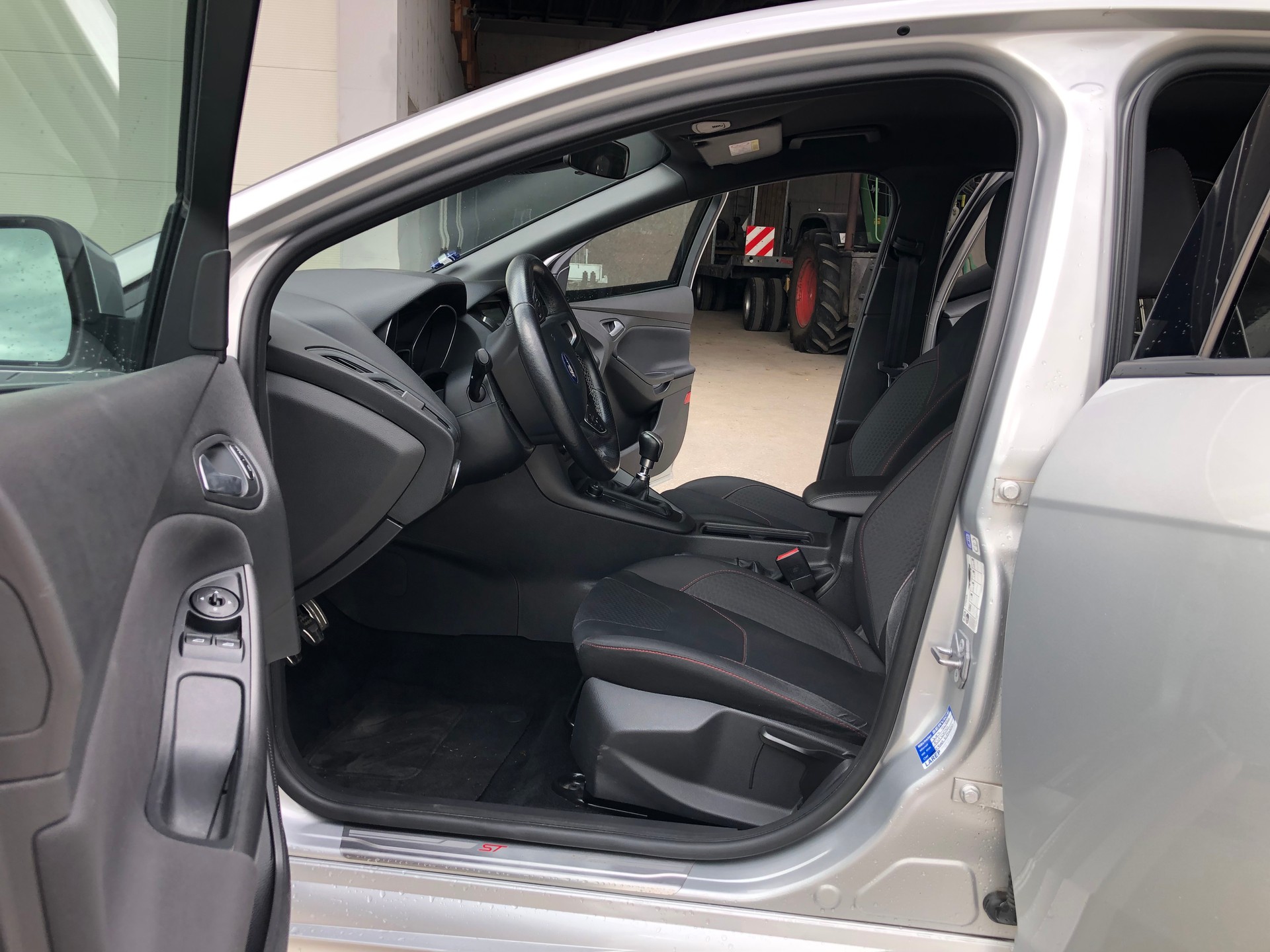 FORD Focus 1.0 SCTi ST Line-image-6