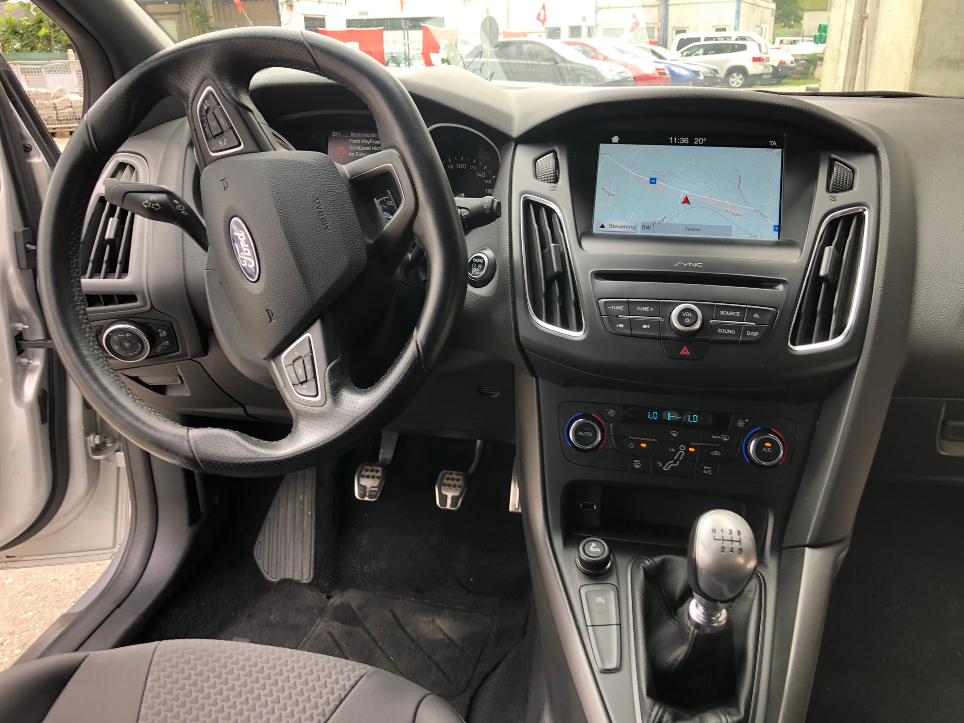 FORD Focus 1.0 SCTi ST Line-image-12