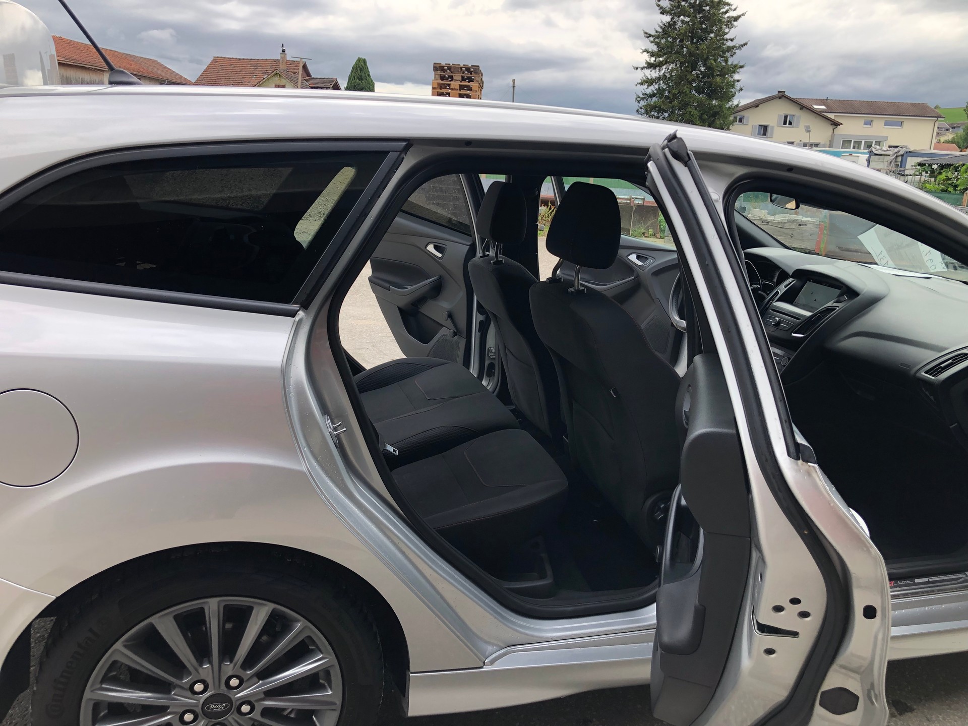 FORD Focus 1.0 SCTi ST Line-image-9