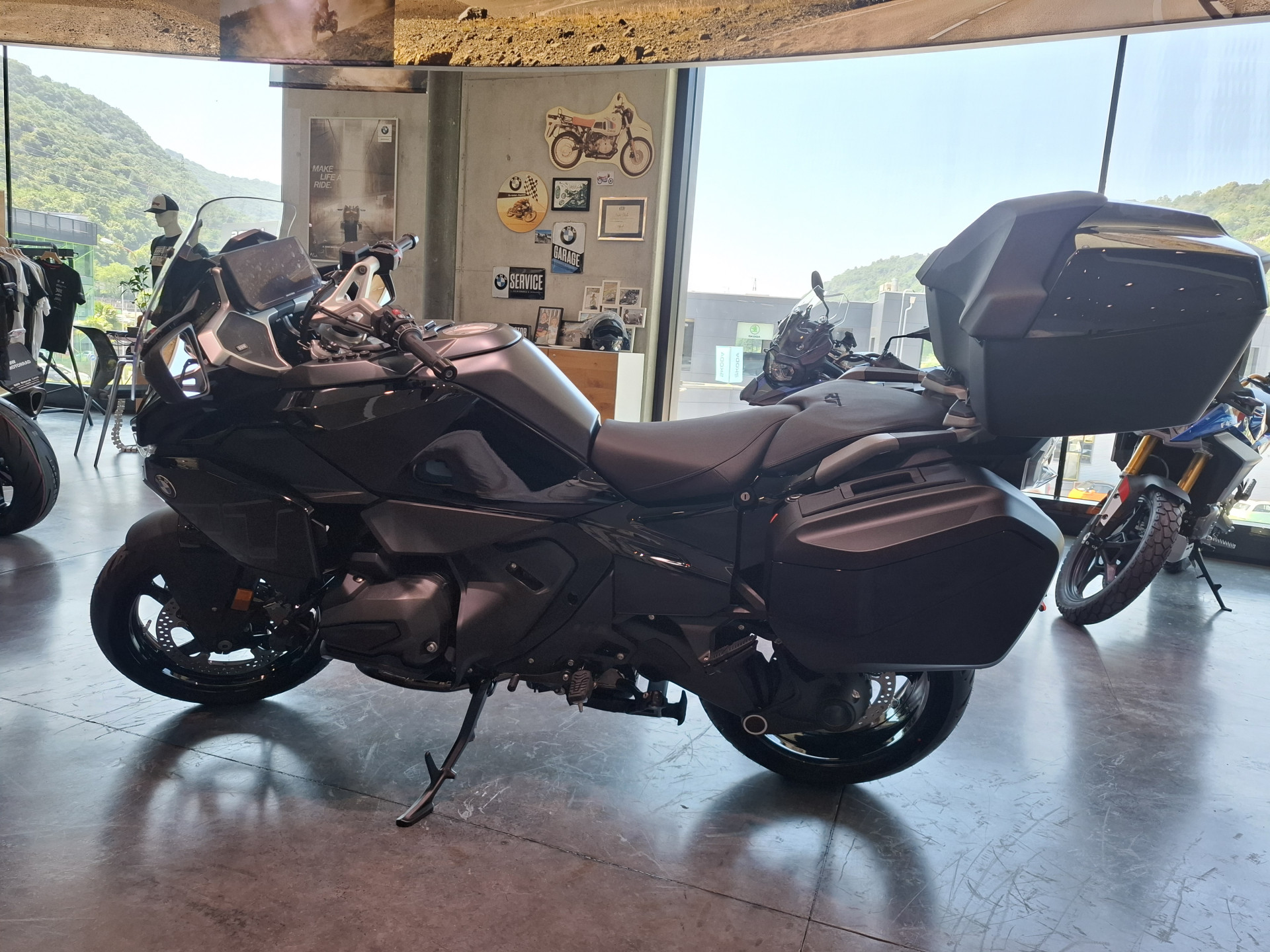 BMW R 1300 RT Triple Black-image-3