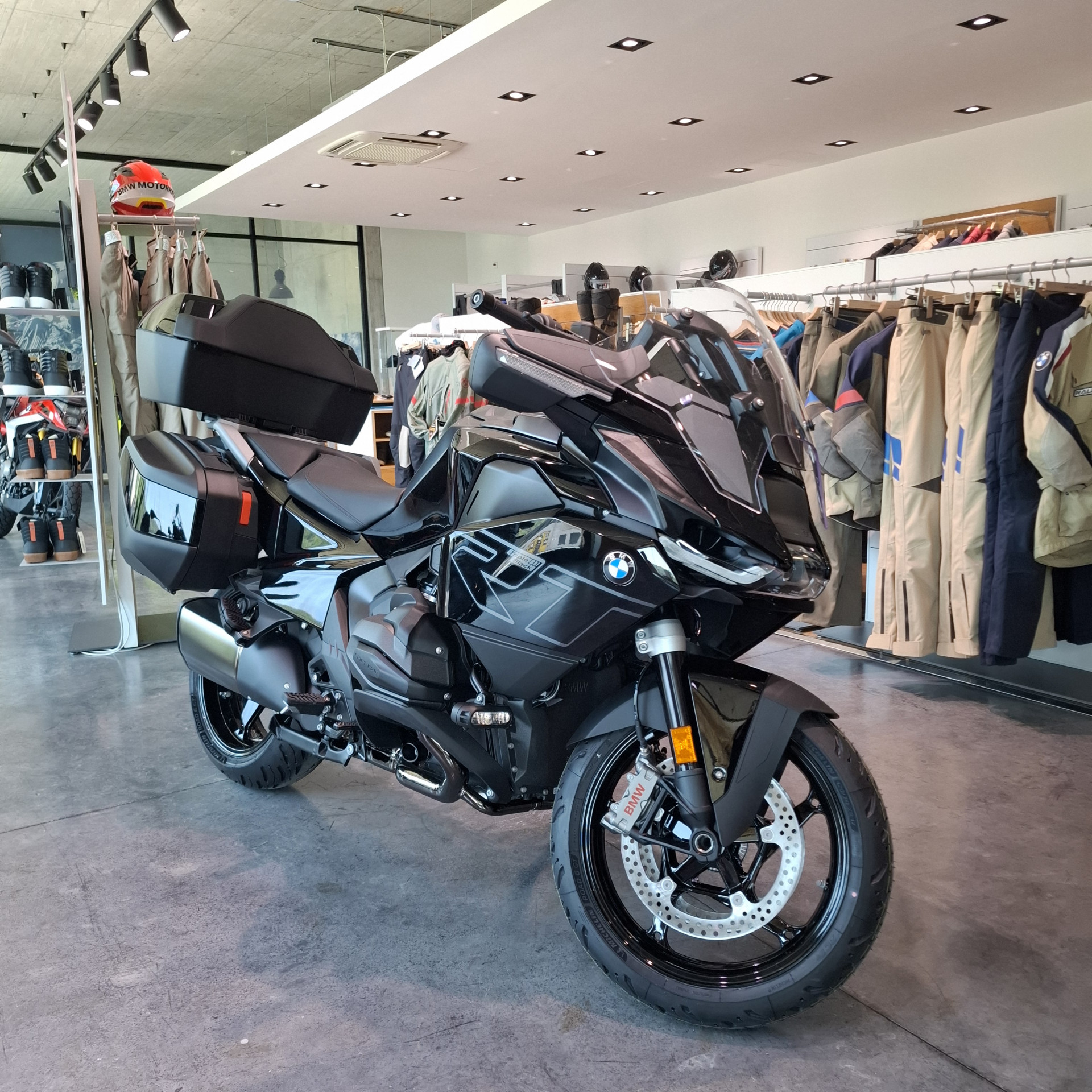 BMW R 1300 RT Triple Black-image-0