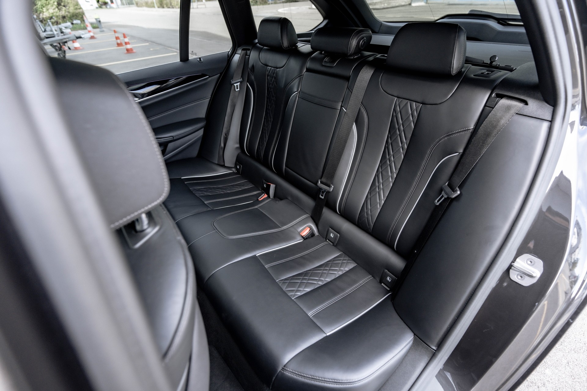 BMW 540i xDrive Touring Sport Line Steptronic * FRISCH AB MFK & SERVICE * TRAUMHAFTE AUSSTATTUNG * AHK *-image-26