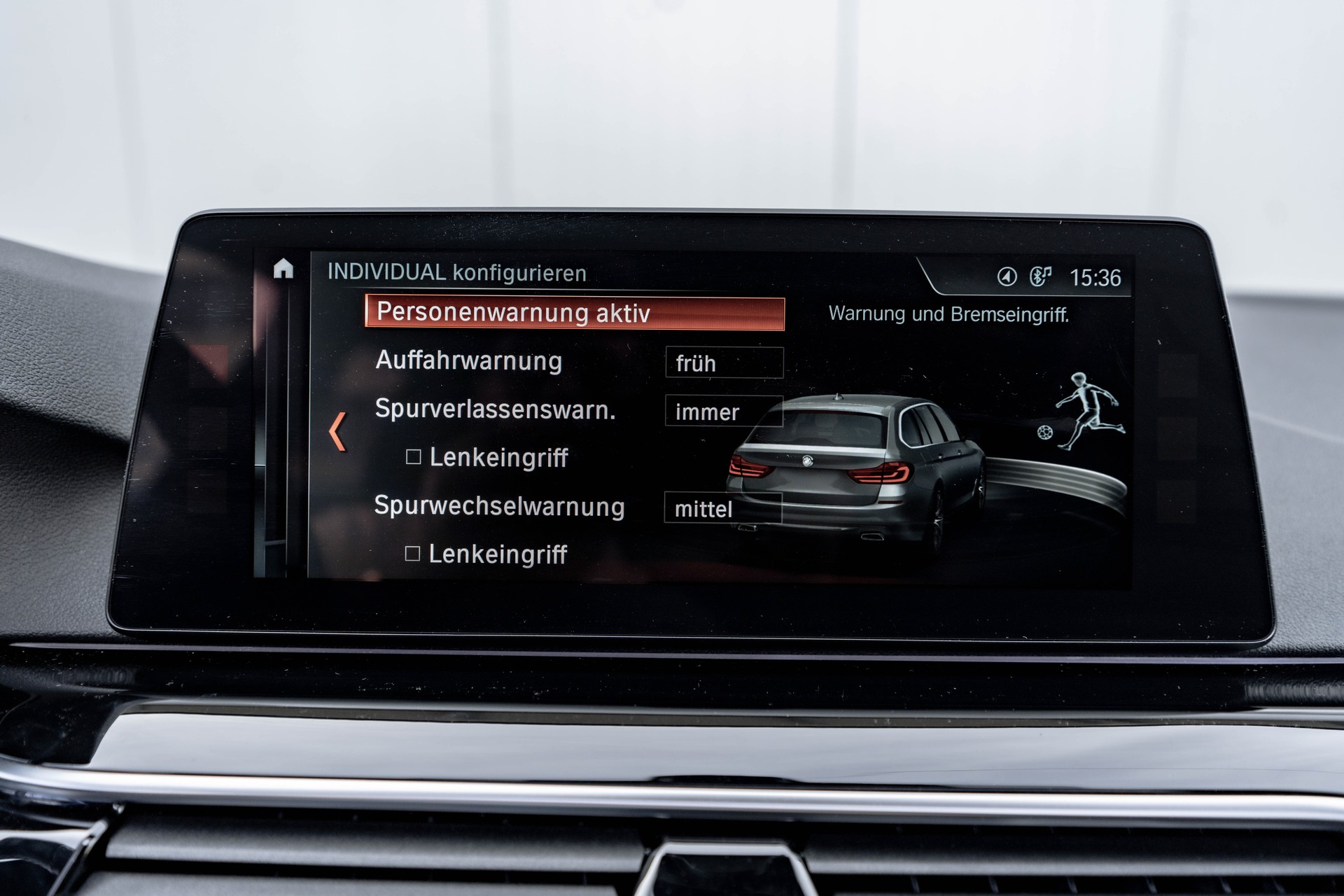 BMW 540i xDrive Touring Sport Line Steptronic * FRISCH AB MFK & SERVICE * TRAUMHAFTE AUSSTATTUNG * AHK *-image-16